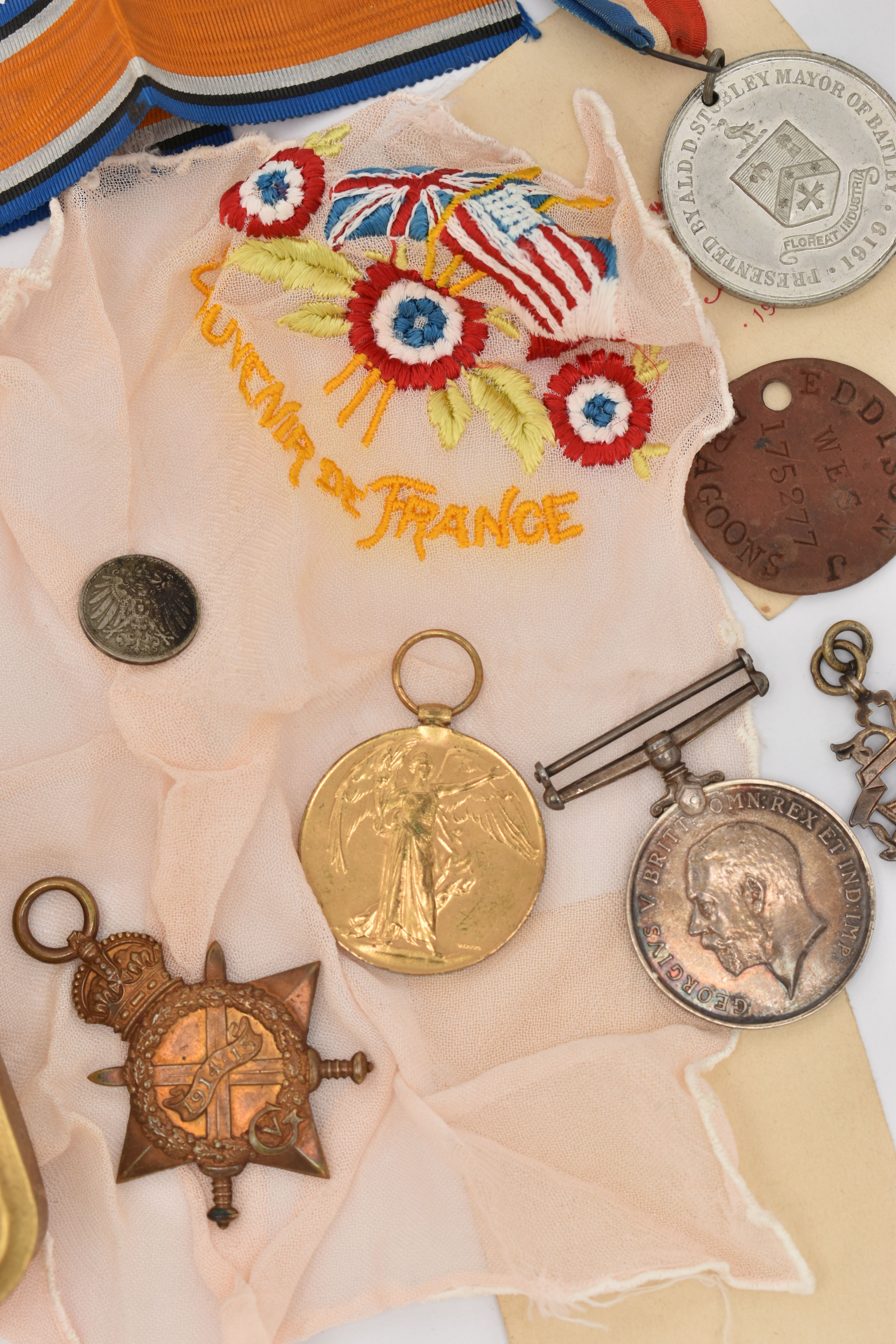 A PRINCESS MARY TIN, MEDALS ETC., the rectangular Princess Mary tin dated Christmas 1914, with - Image 10 of 10