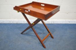 AN EARLY 20TH CENTURY MAHOGANY BUTLERS TRAY TABLE, with twin handles, on a folding cross frame,