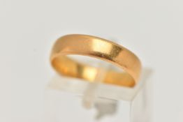 A 22CT GOLD BAND RING, a plain polished band, approximate width 4.7mm, hallmarked 22ct London