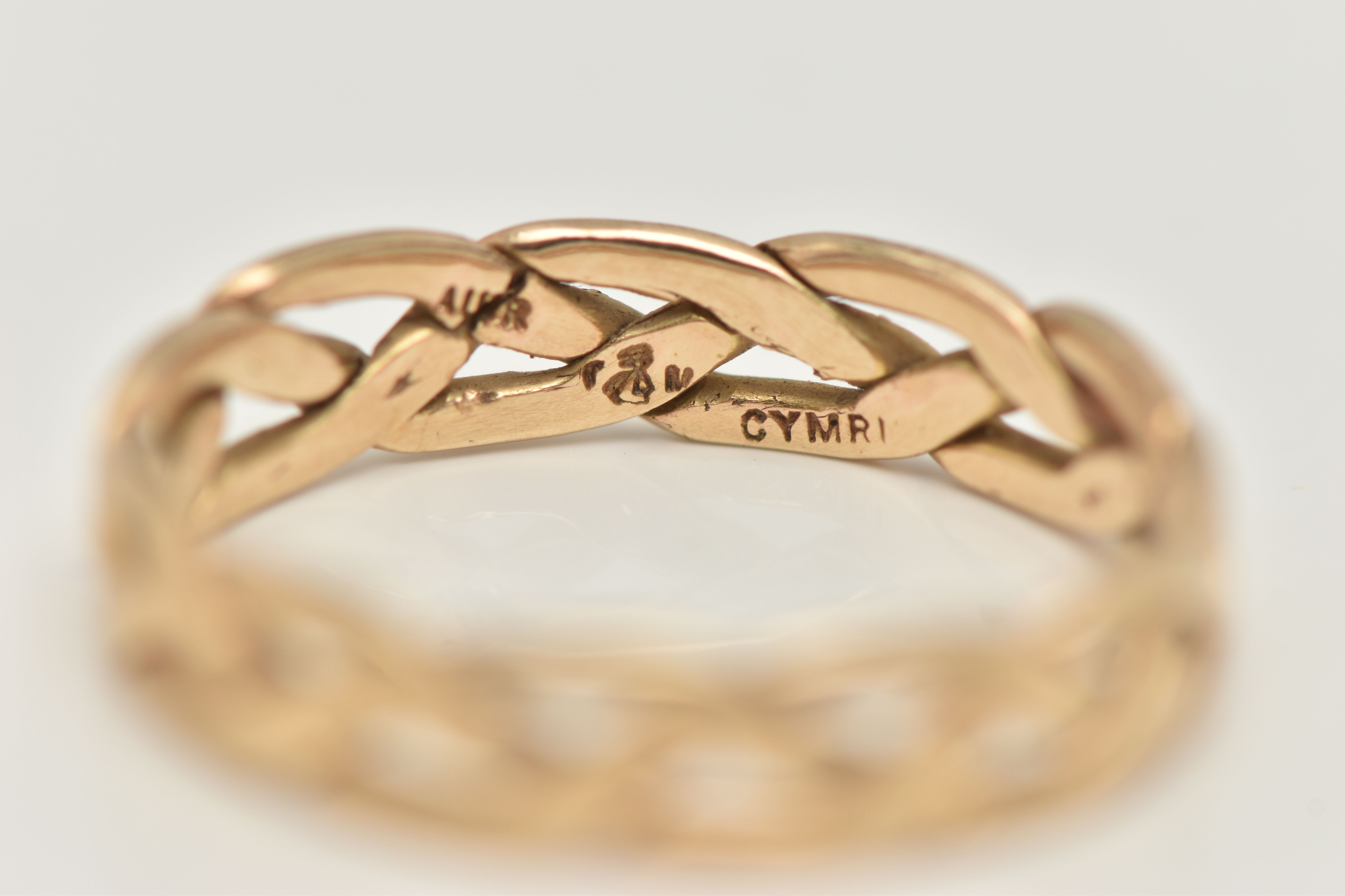 A 'KLEVIN JENKINS' WELSH GOLD RING, a Celtic design 9ct gold ring, approximate width 4.5mm, - Image 4 of 5