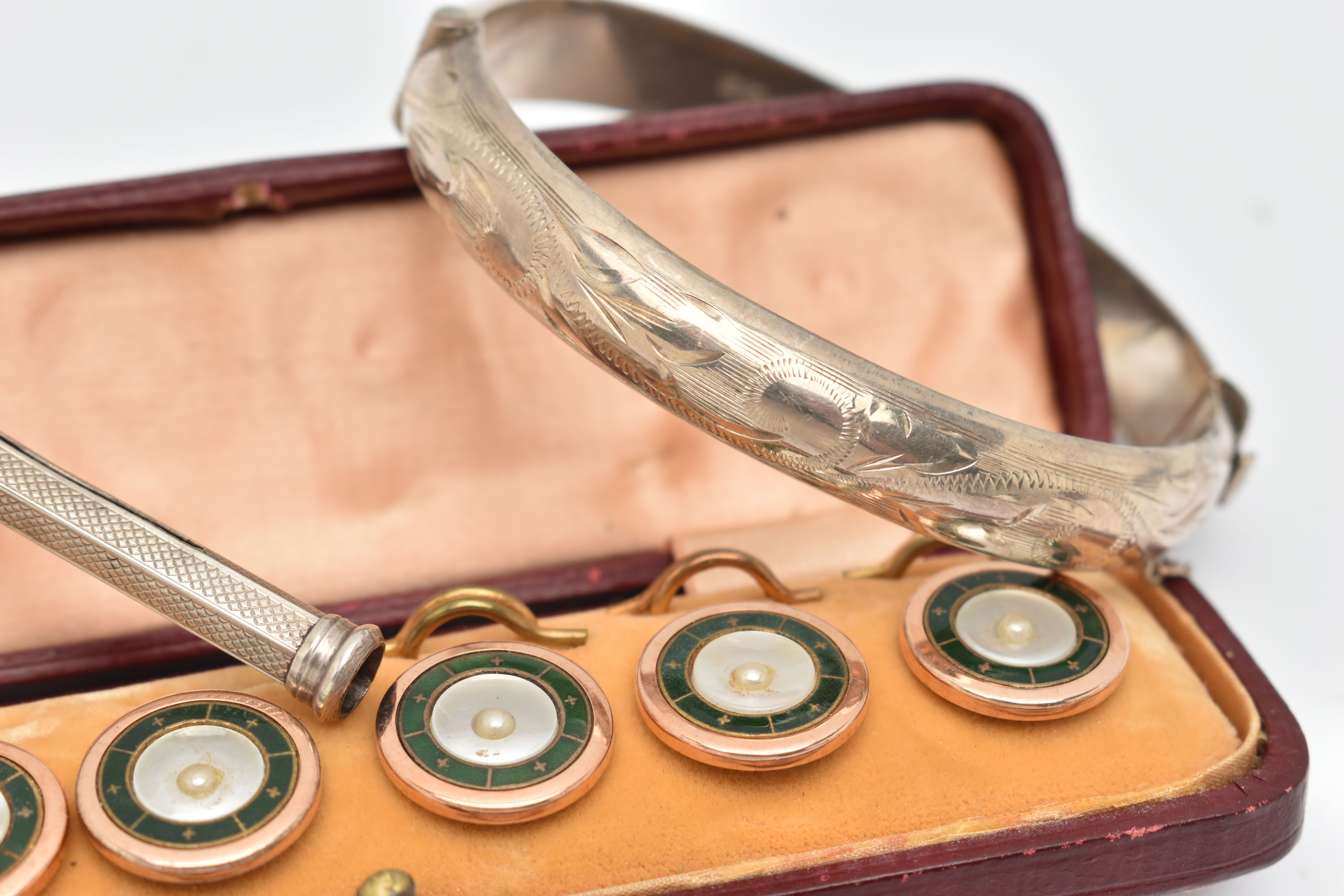 A CASED SET OF DRESS STUDS, BANGLE AND A PROPELLING PENCIL CASE, six rose metal round studs, each - Image 2 of 5