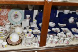 A QUANTITY OF BOXED AND LOOSE ROYAL CROWN DERBY 'DERBY POSIES' GIFTWARE AND TABLEWARE, including a