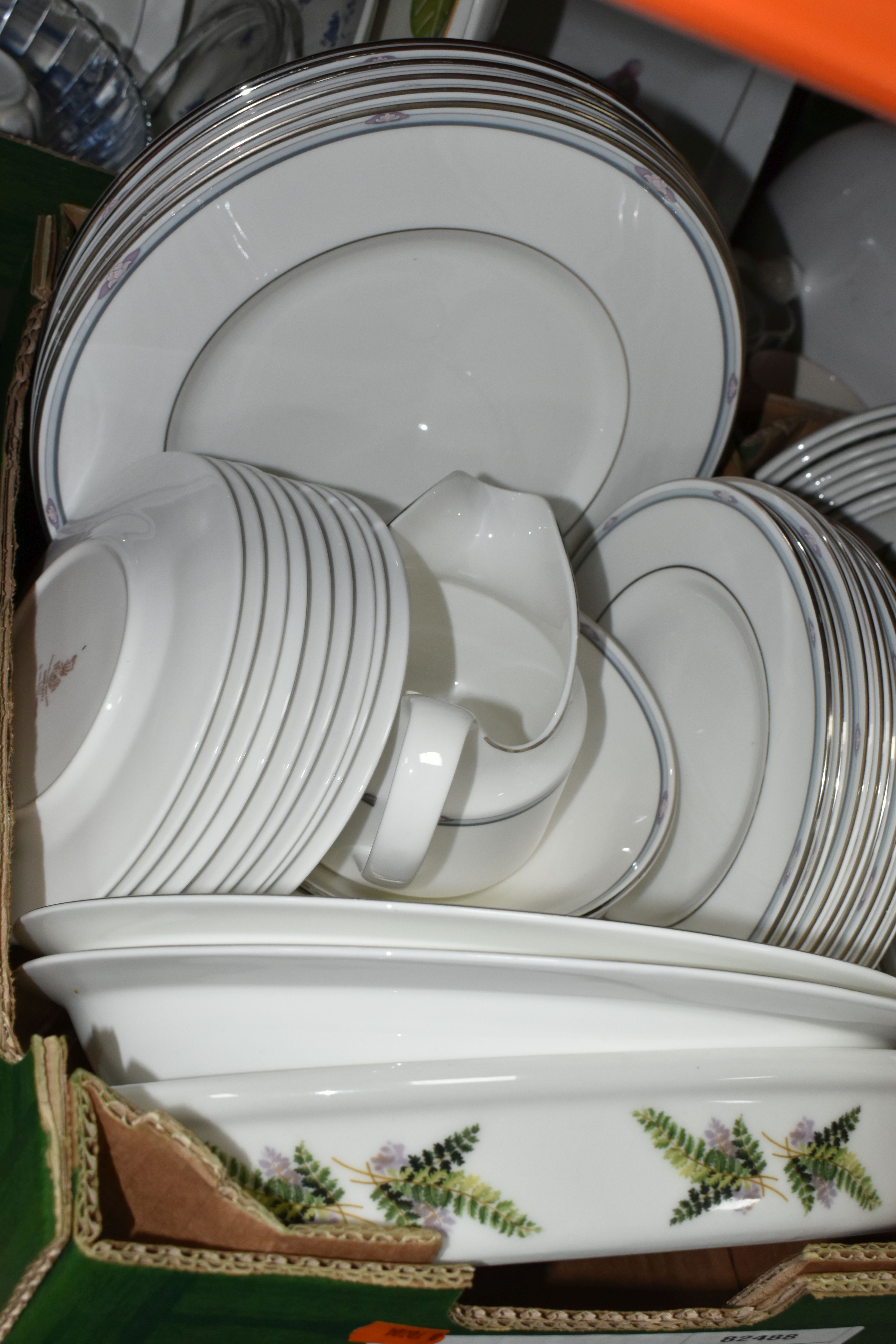 FIVE BOXES AND LOOSE DINNERWARE AND ORNAMENTS, to include Royal Doulton 'Simplicity' pattern - Image 3 of 7