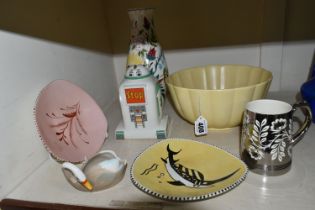 FIVE PIECES OF MIDWINTER POTTERY AND TWO PIECES OF WEDGWOOD KEITH MURRAY POTTERY, the Wedgwood
