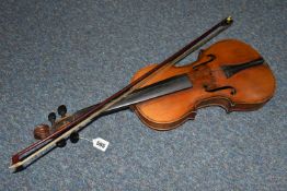 AN EARLY 20TH CENTURY VIOLIN WITH TWO PIECE BACK AND AN UNMARKED BOW, the violin bearing facsimile