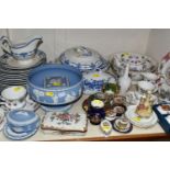 A GROUP OF WEDGWOOD, ROYAL WORCESTER AND OTHER CERAMICS, including a miniature Royal Worcester blush