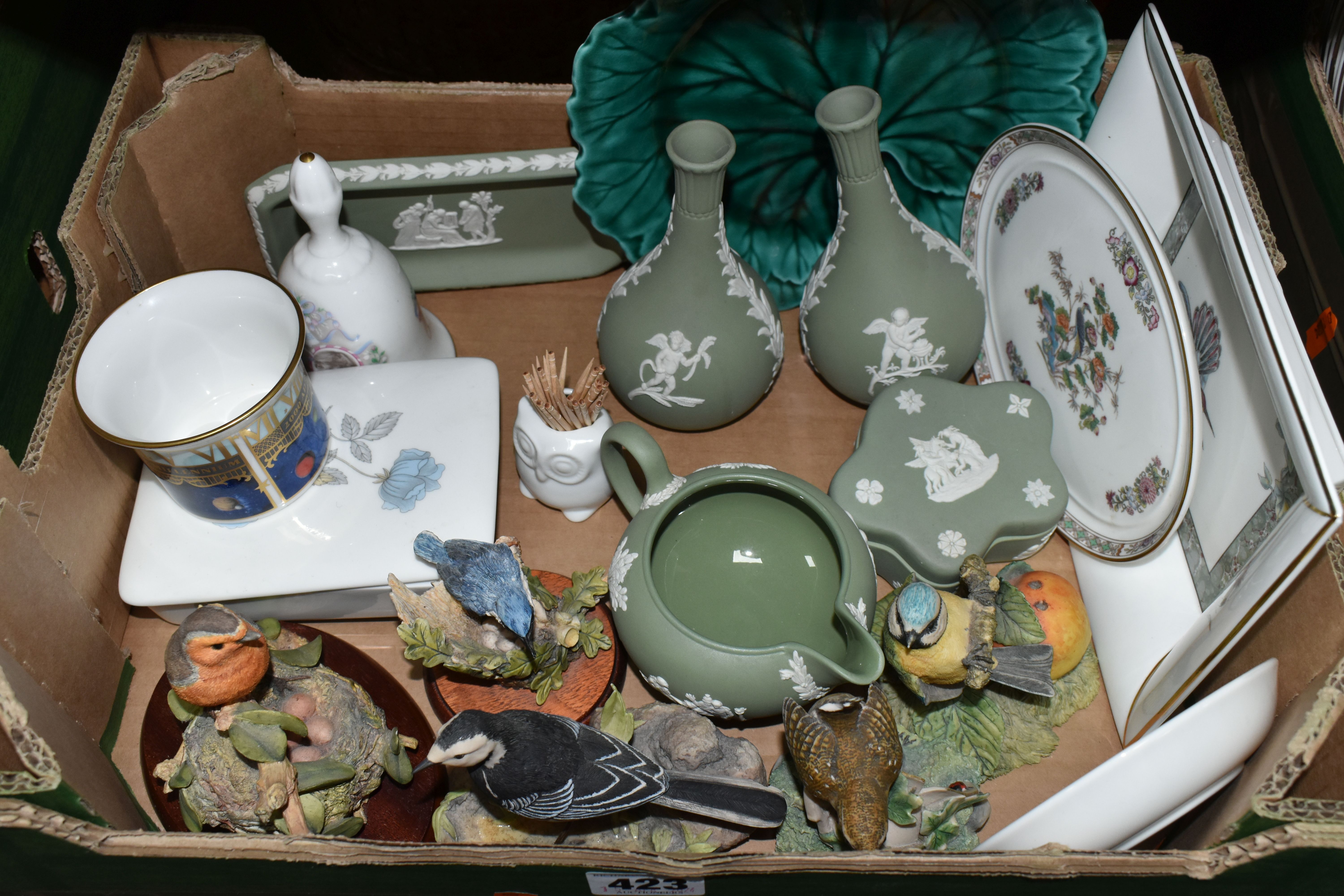 FIVE BOXES AND LOOSE DINNERWARE AND ORNAMENTS, to include Royal Doulton 'Simplicity' pattern - Image 2 of 7