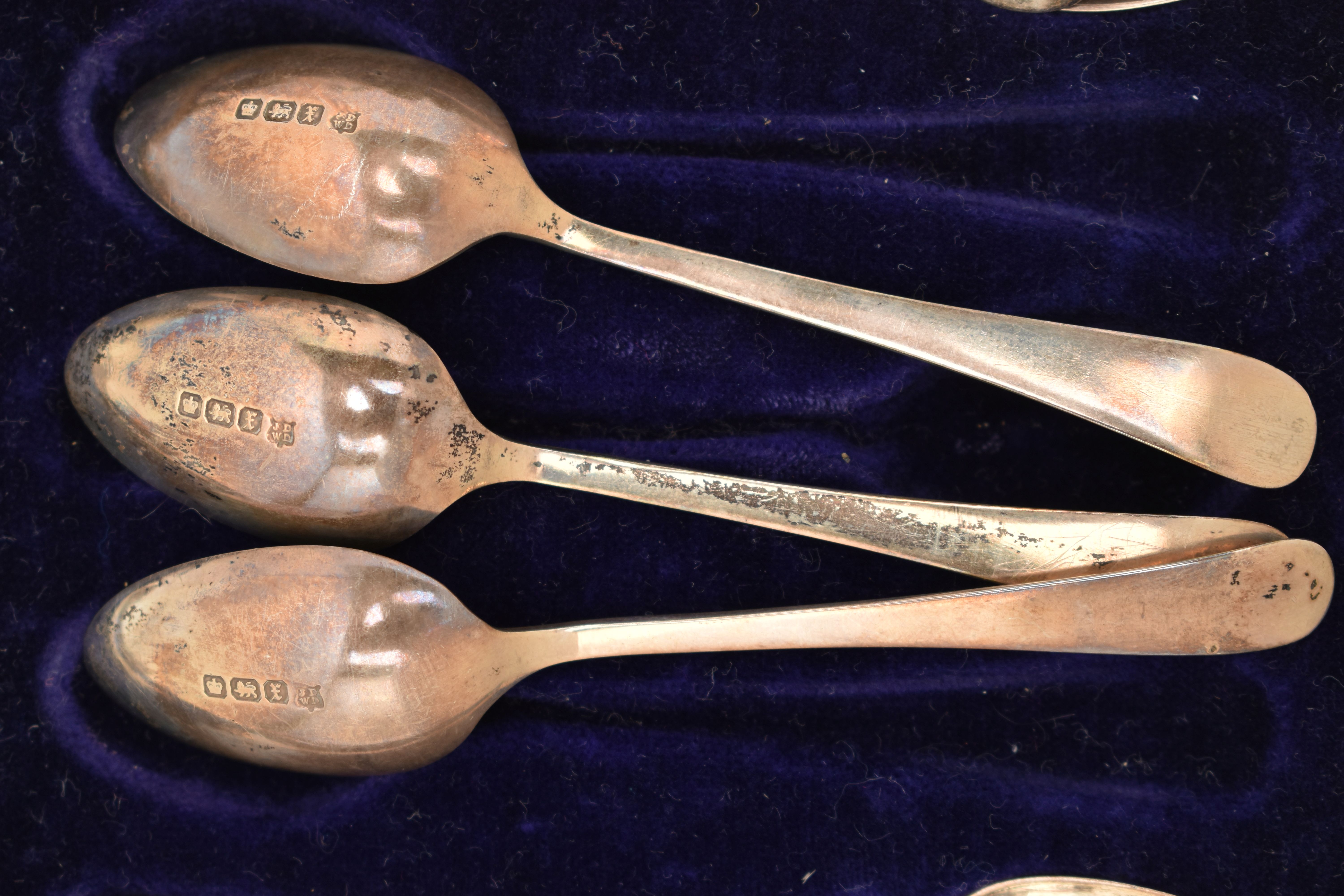 ASSORTED SILVER ITEMS, to include a cased set of six teaspoons, hallmarked Sheffield, a set of six - Image 5 of 6