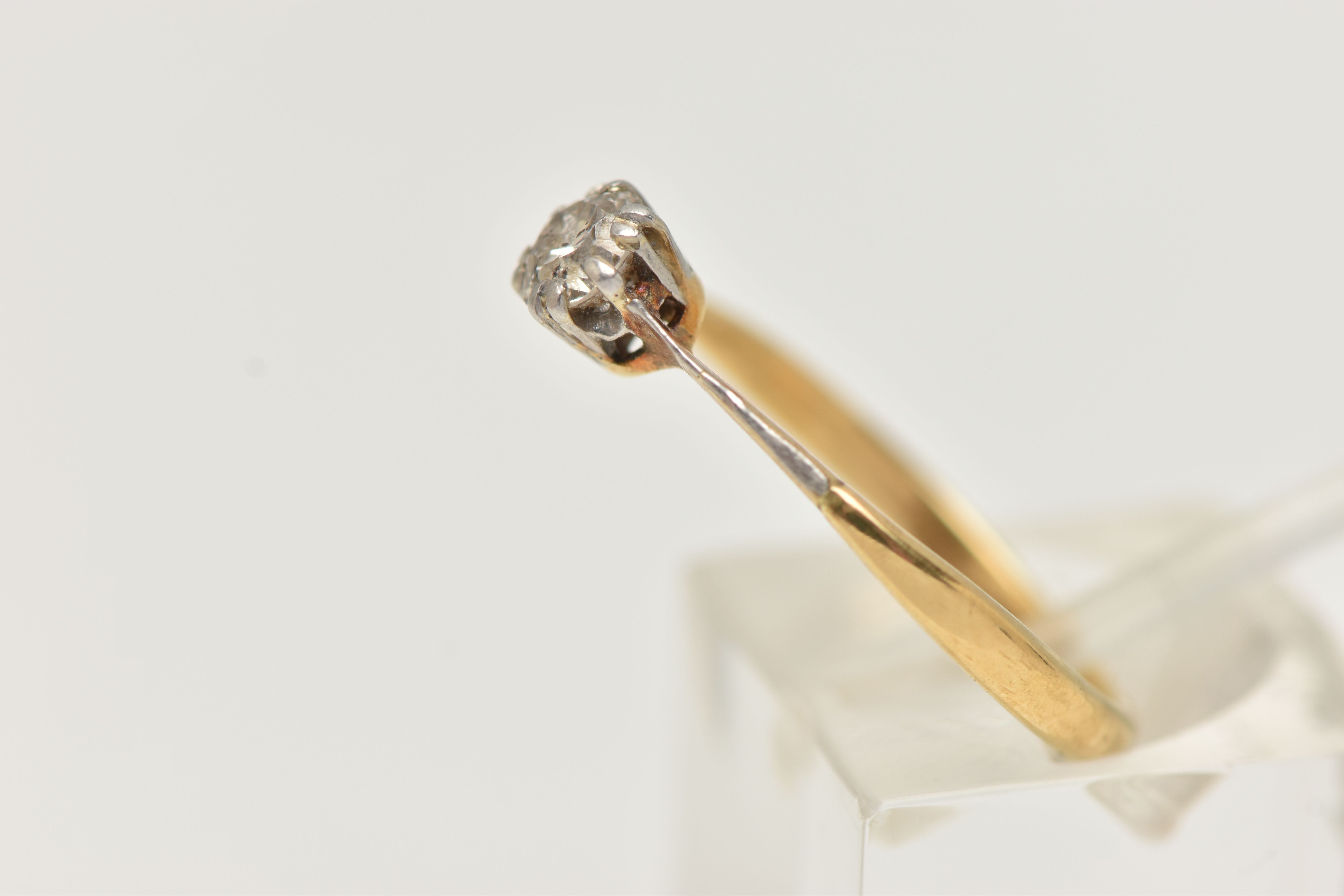 A YELLOW METAL DIAMOND SINGLE STONE RING, round brilliant cut diamond, estimated diamond weight 0. - Image 2 of 4