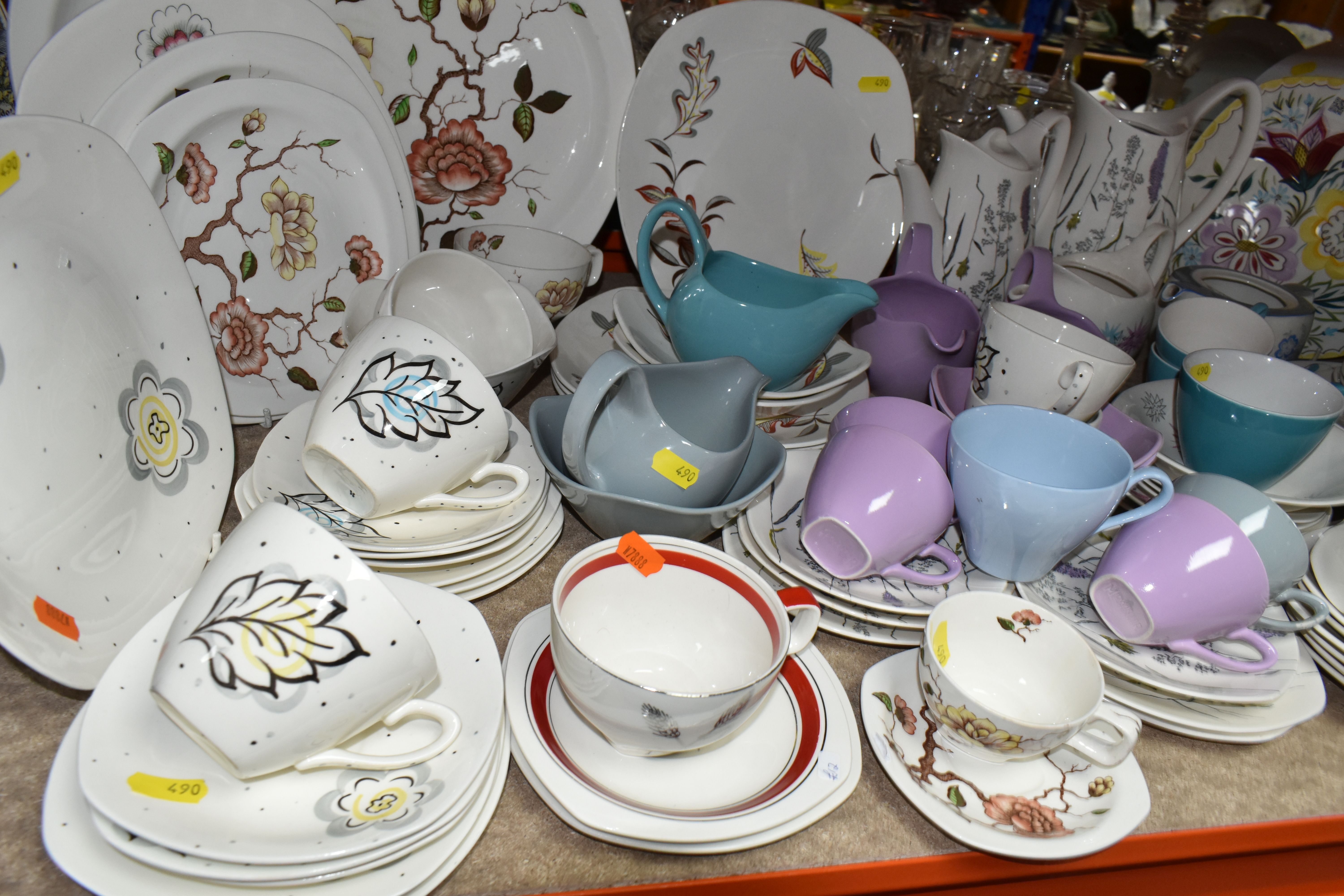 A LARGE QUANTITY OF MID TO LATE 20TH CENTURY MIDWINTER TEA, COFFEE AND DINNER WARES IN ASSORTED - Image 2 of 7