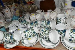 A LARGE QUANTITY OF MID TO LATE 20TH CENTURY MIDWINTER TEA, COFFEE AND DINNER WARES IN ASSORTED