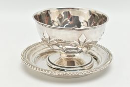 A SIVER ROSE BOWL AND A DISH, embossed pattern to the rose bowl, on a round base, hallmarked '