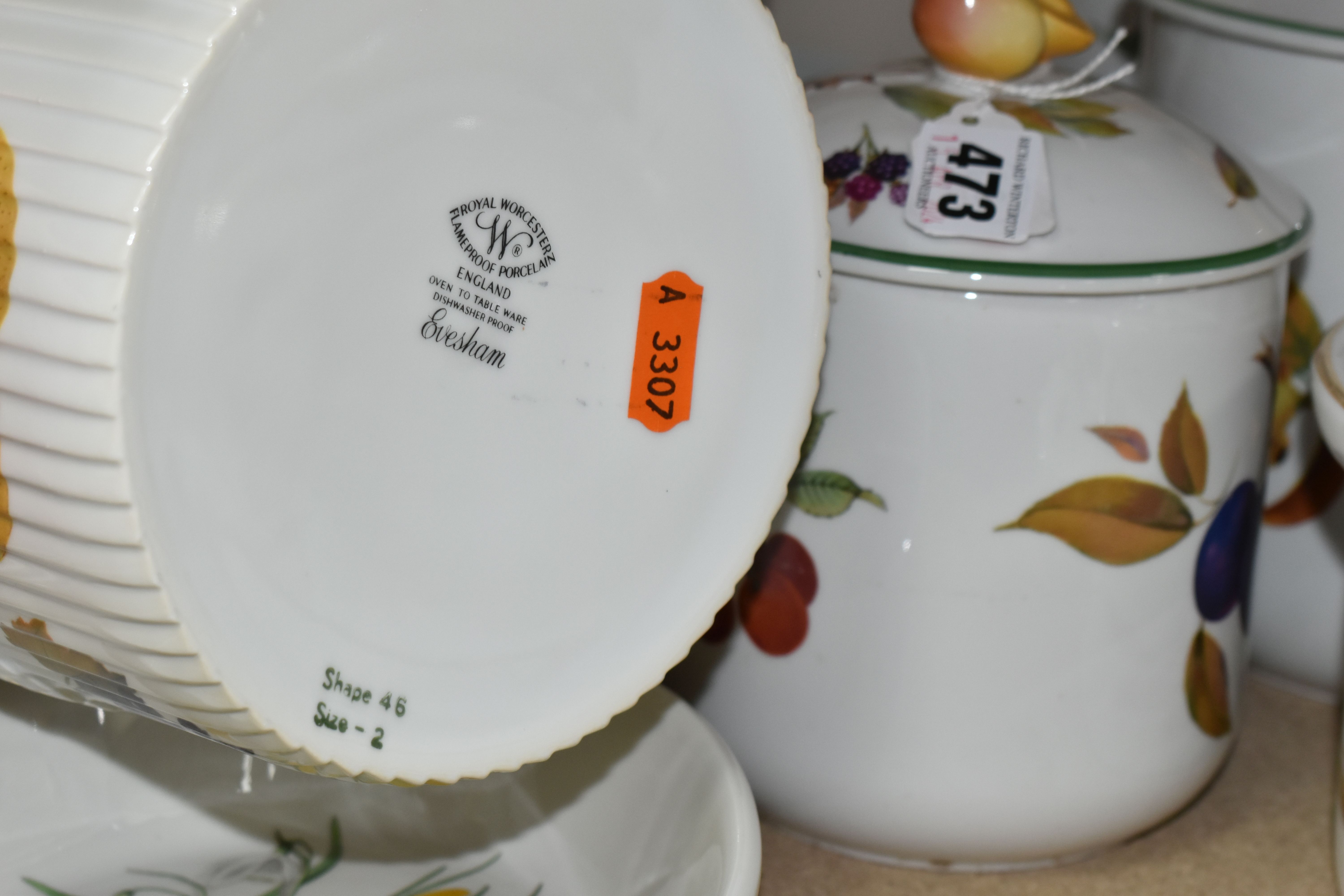 A QUANTITY OF TABLEWARES ETC, to include Royal Worcester Evesham and Evesham Vale storage jars and - Image 6 of 9