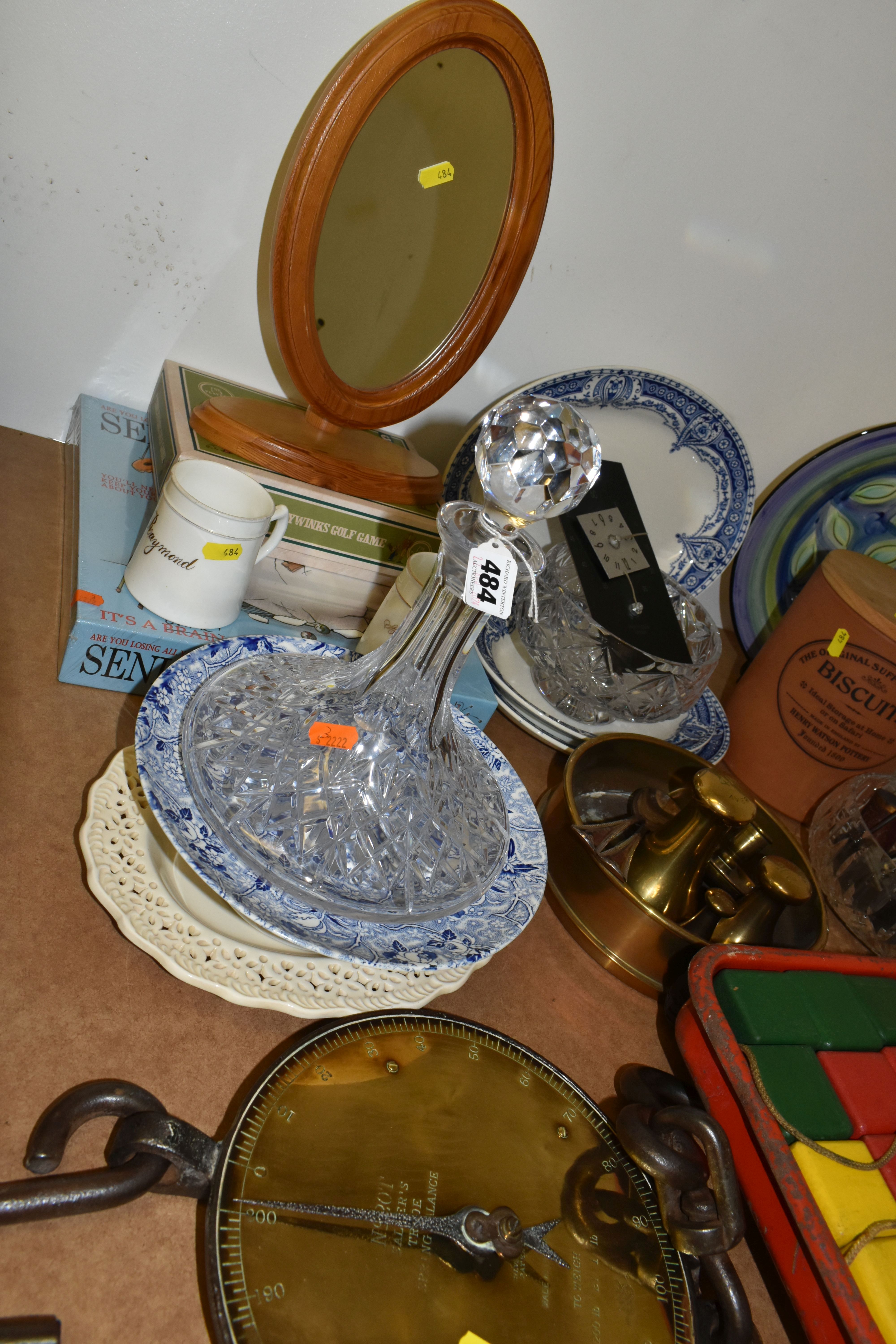 A GROUP OF METALWARE AND SUNDRIES, comprising a brass Silvester's patent Slater spring balance - Image 3 of 6