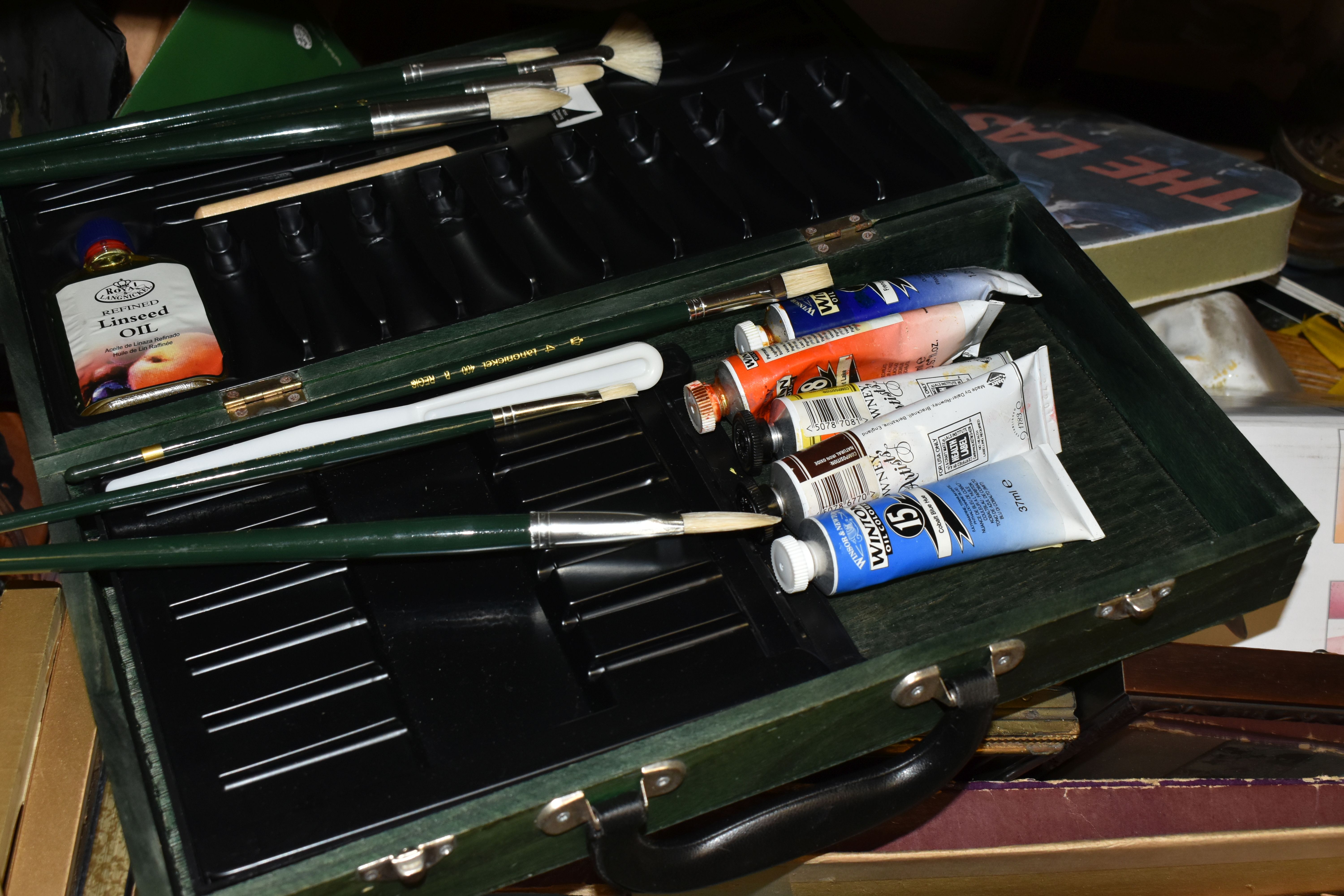 FIVE BOXES AND LOOSE MISCELLANEOUS SUNDRIES, to include a collection of vintage tins, a vintage Bush - Image 9 of 11