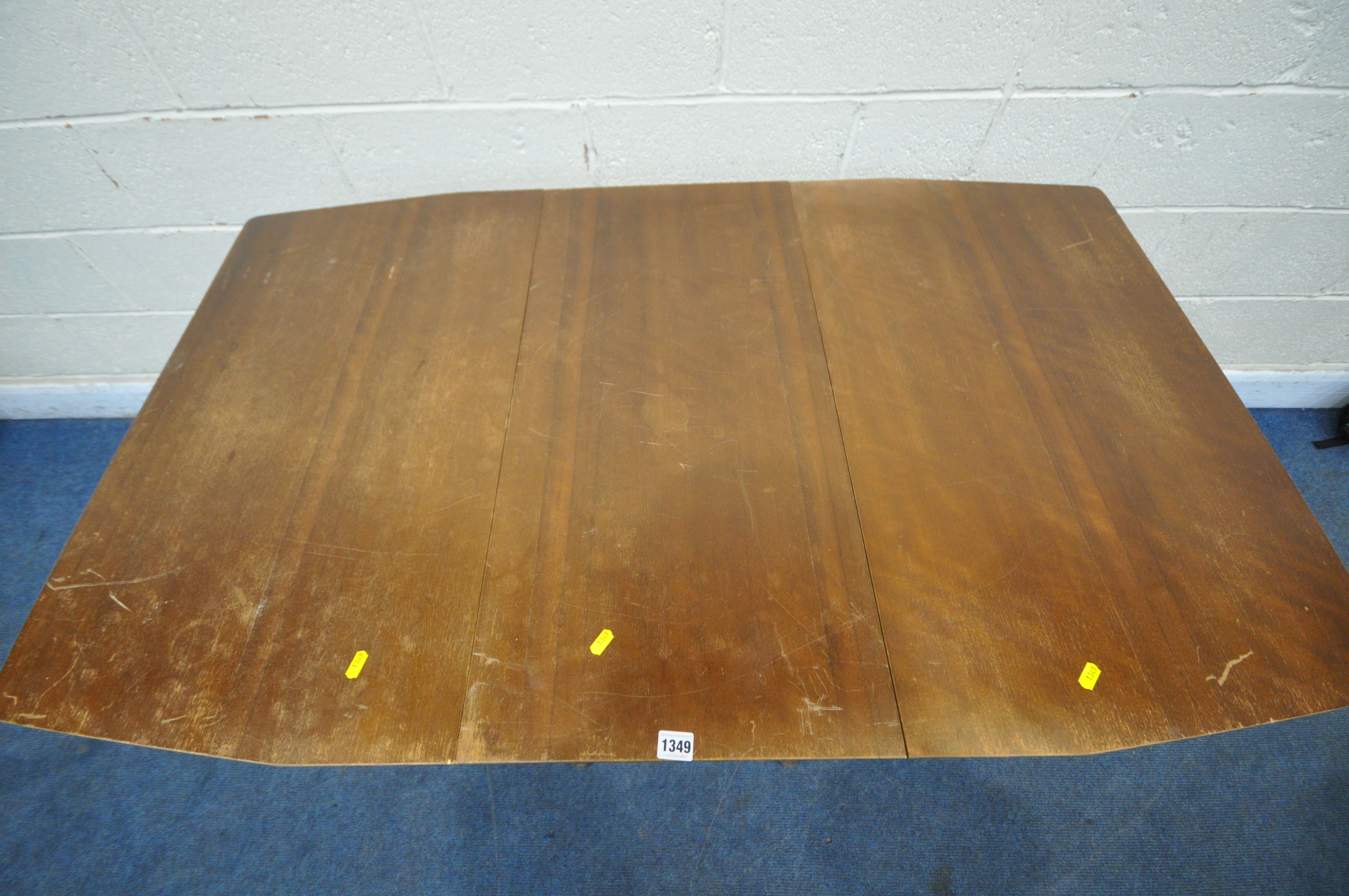 A MID CENTURY TEAK DROP LEAF TABLE, open width 136cm x closed width 43cm x depth 83cm x height 77cm, - Image 4 of 5