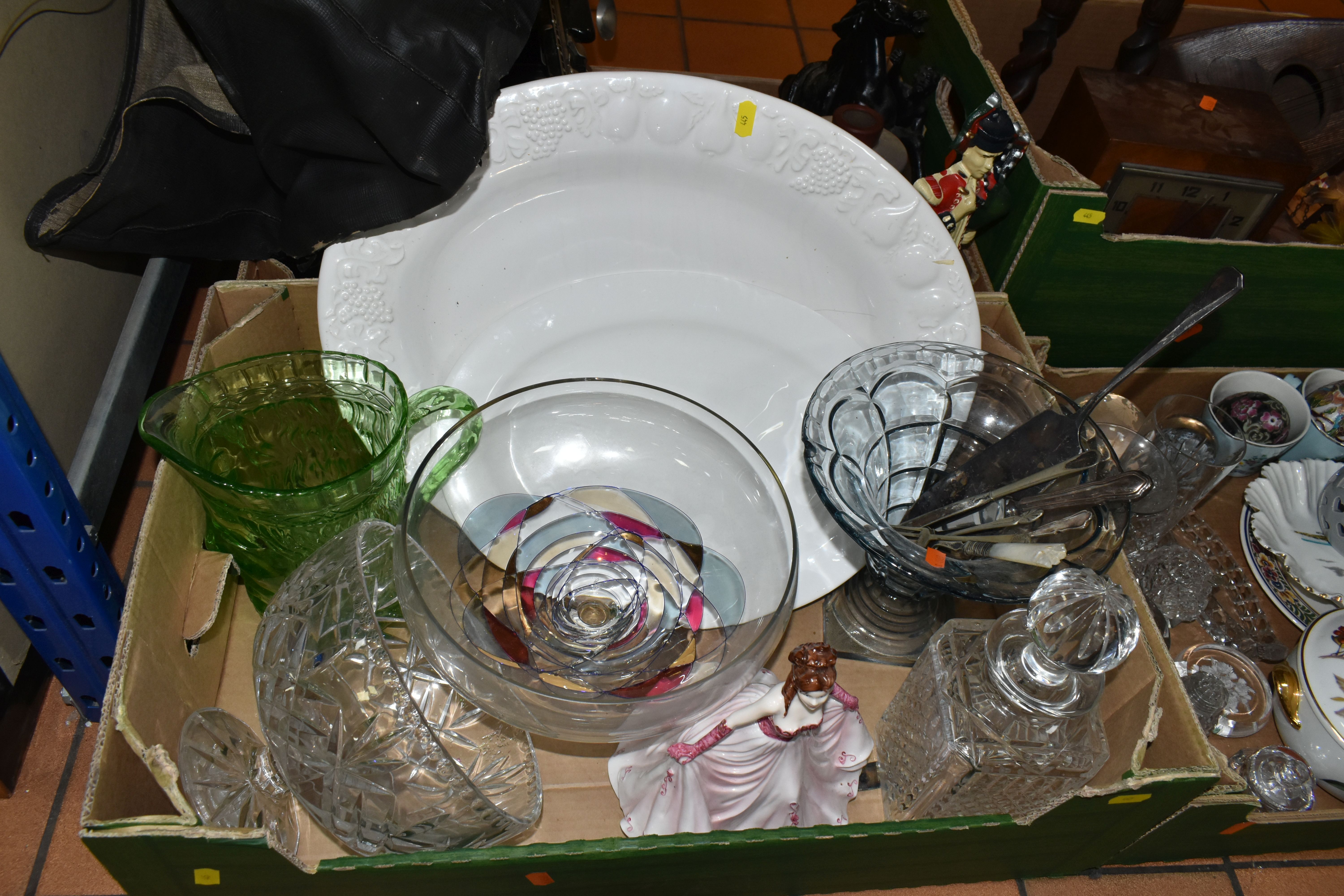 FOUR BOXES OF GLASS, CERAMICS AND SUNDRY ITEMS ETC, to include Royal Worcester size 5 tureens with - Image 5 of 9