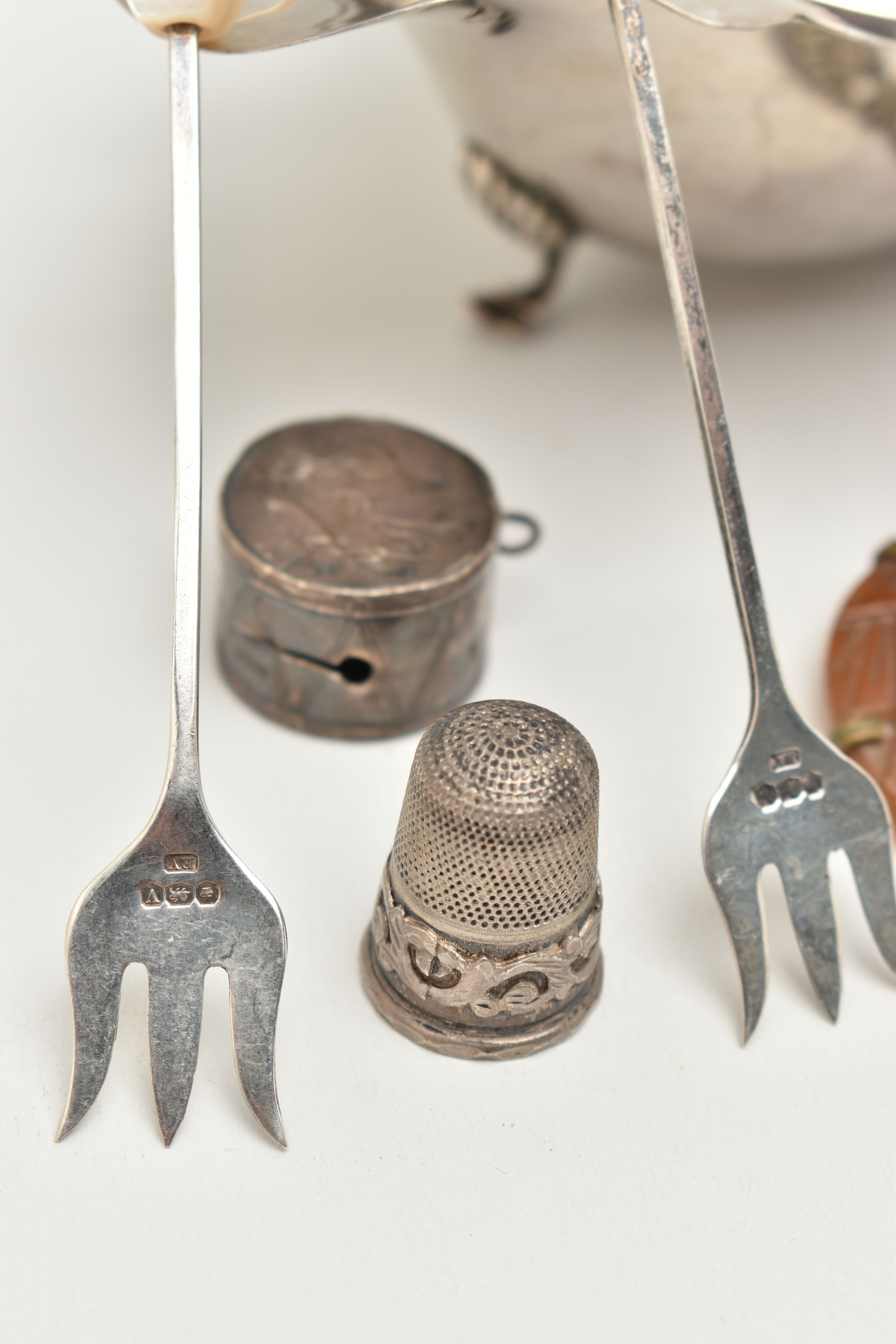 A SELECTION OF SILVER ITEMS, to include a gravy boat, with wavy rim, raised on three cabriole legs - Image 4 of 5