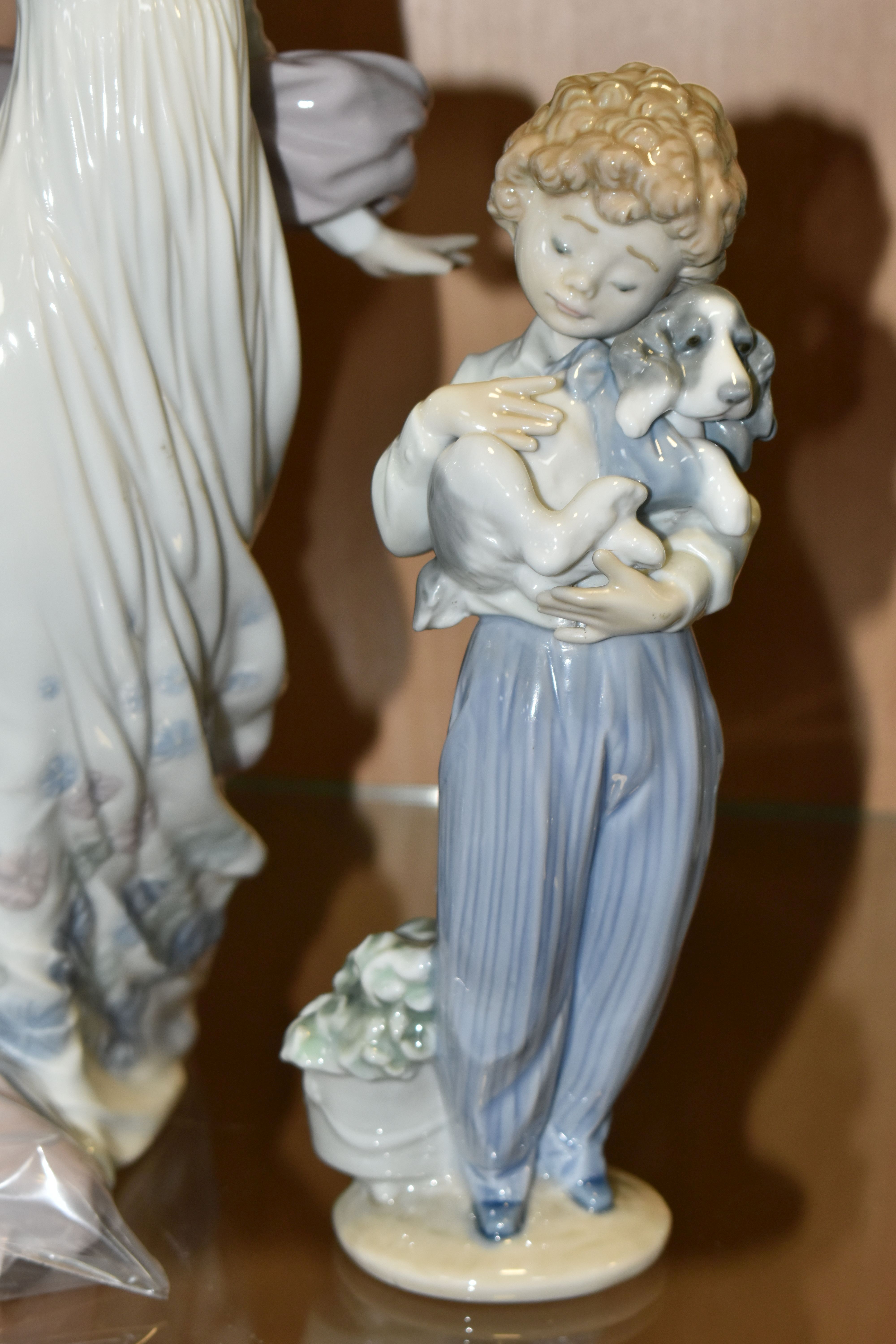 THREE LLADRO FIGURINES, comprising 'Tulip Garden' model no. 7712, a 1989 Collector's Society - Image 2 of 7