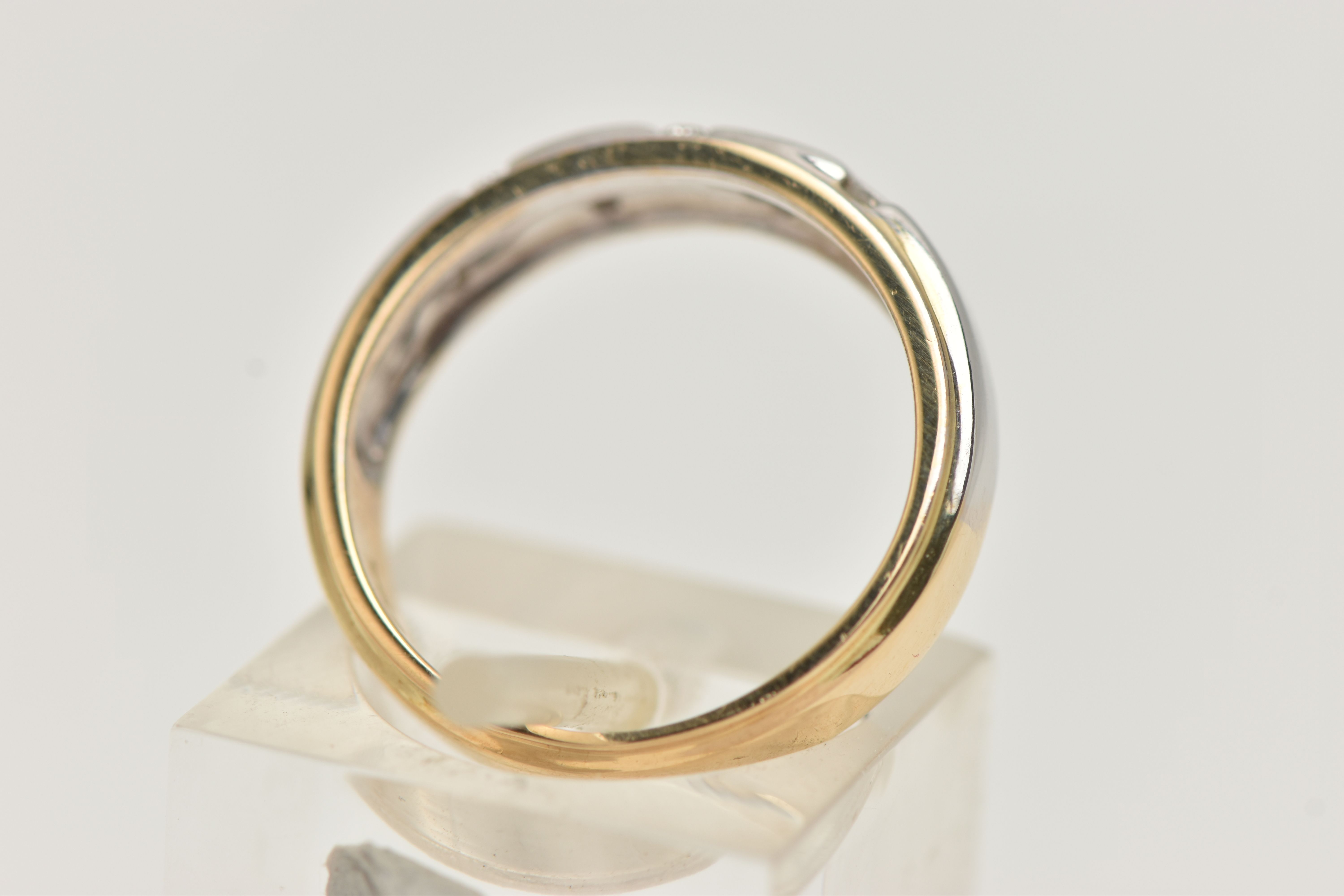 AN 18CT GOLD BI COLOUR DIAMOND RING, a yellow gold band ring with white gold to the centre top of - Image 3 of 4