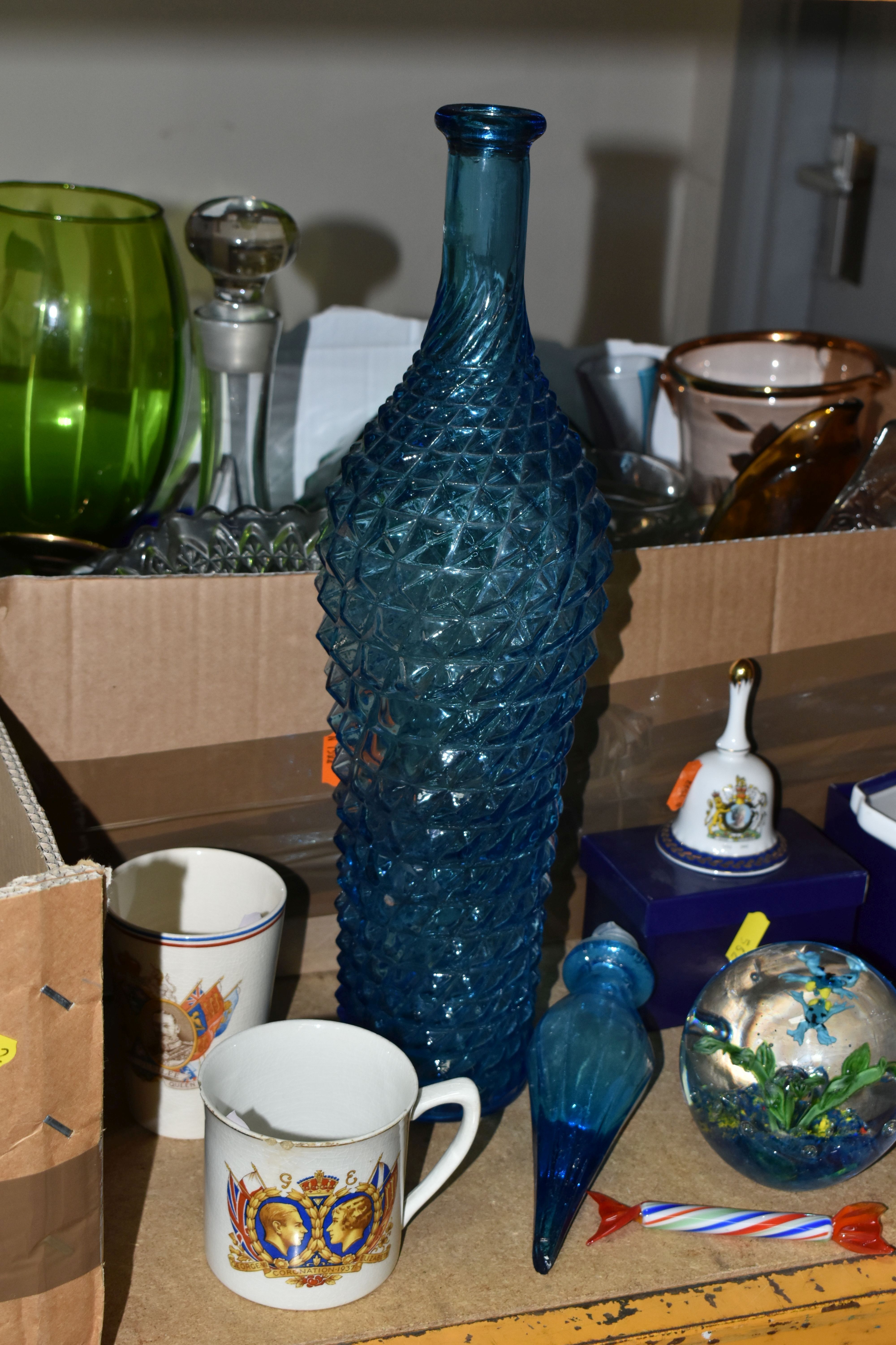 FOUR BOXES OF CERAMICS AND GLASSWARE, to include a turquoise Genie bottle (chipped stopper), Royal - Bild 5 aus 13