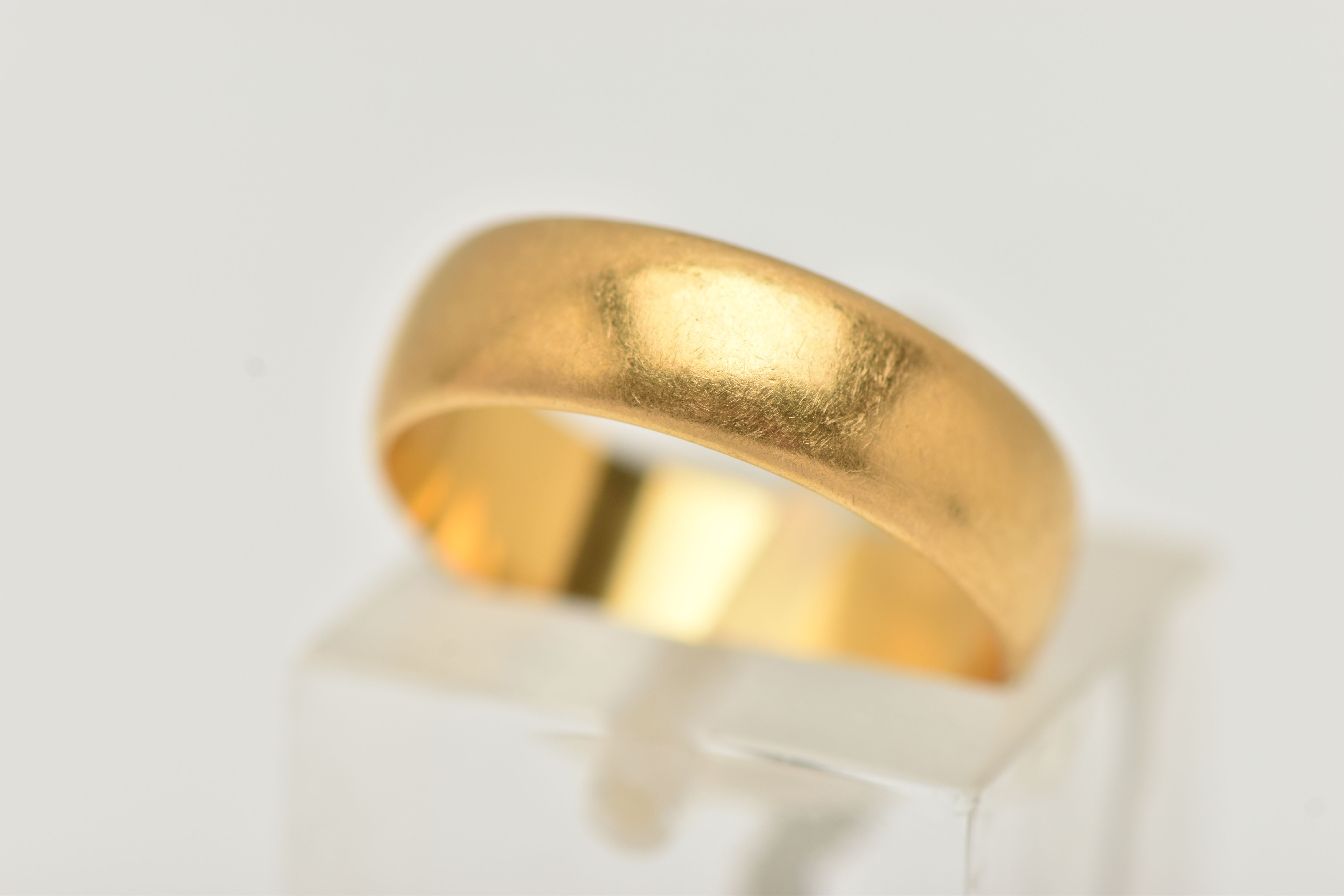 A 22CT YELLOW GOLD POLISHED BAND, wide band, approximate band width 5.4mm, hallmarked 22ct