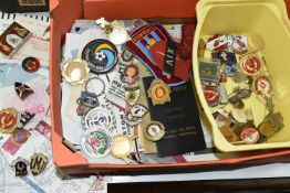 A COLLECTION OF ASSORTED FOOTBALL PIN BADGES, majority are Liverpool but includes a number of