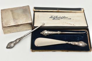 A SMALL ASSORTMENT OF SILVER WARE, to include a rectangular form silver box with plain polished
