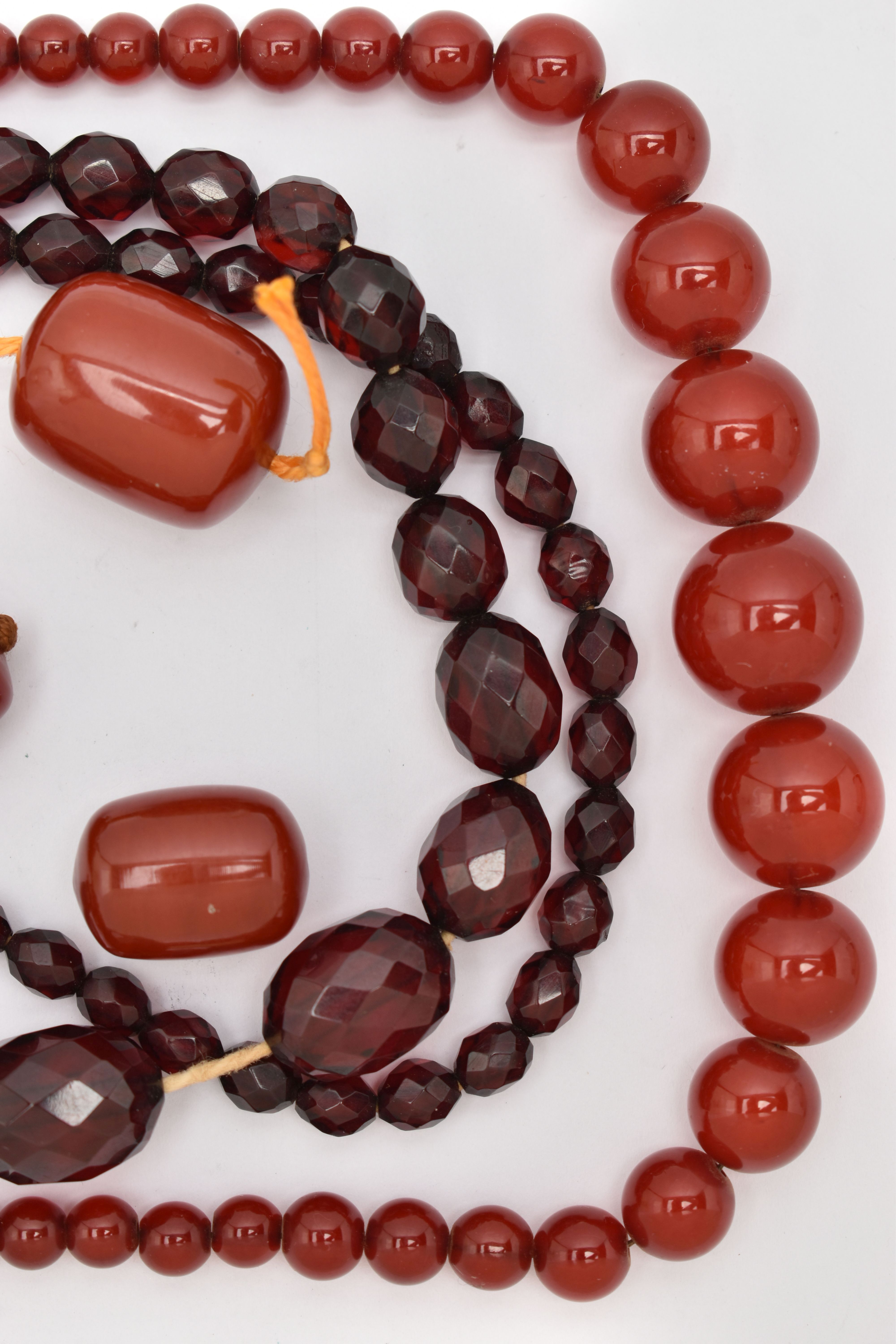 AN ASSORTMENT OF BAKELITE CHERRY AMBER BEADS, to include a necklace comprised of graduating - Image 4 of 6