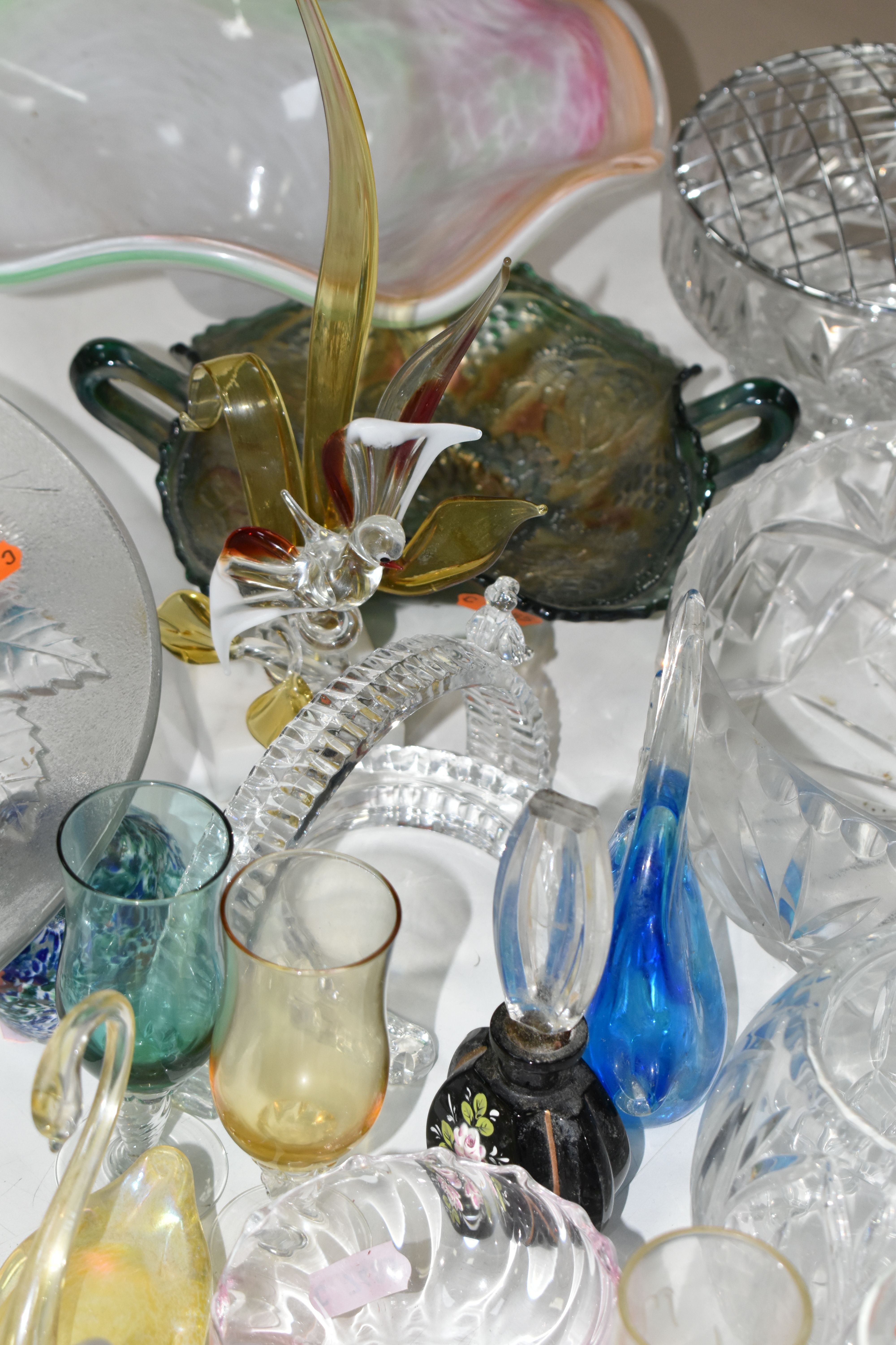 A QUANTITY OF GLASS WARE, to include a selection of drinking glasses and other crystal items by - Image 8 of 9