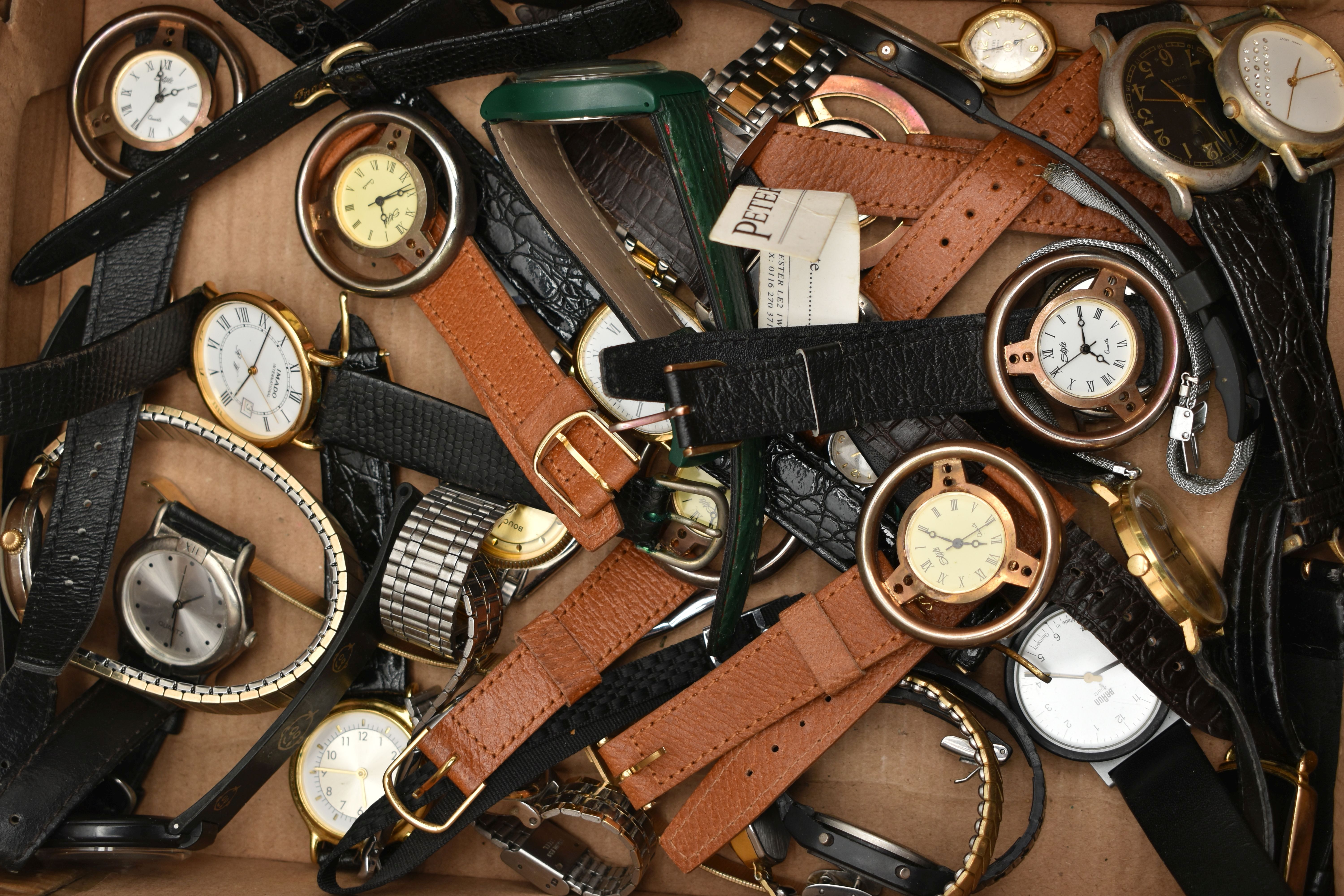 A LARGE ASSORTMENT OF WRISTWATCHES, to include two 'Swatch' watches, a 'Casio' wristwatch, a - Bild 5 aus 5