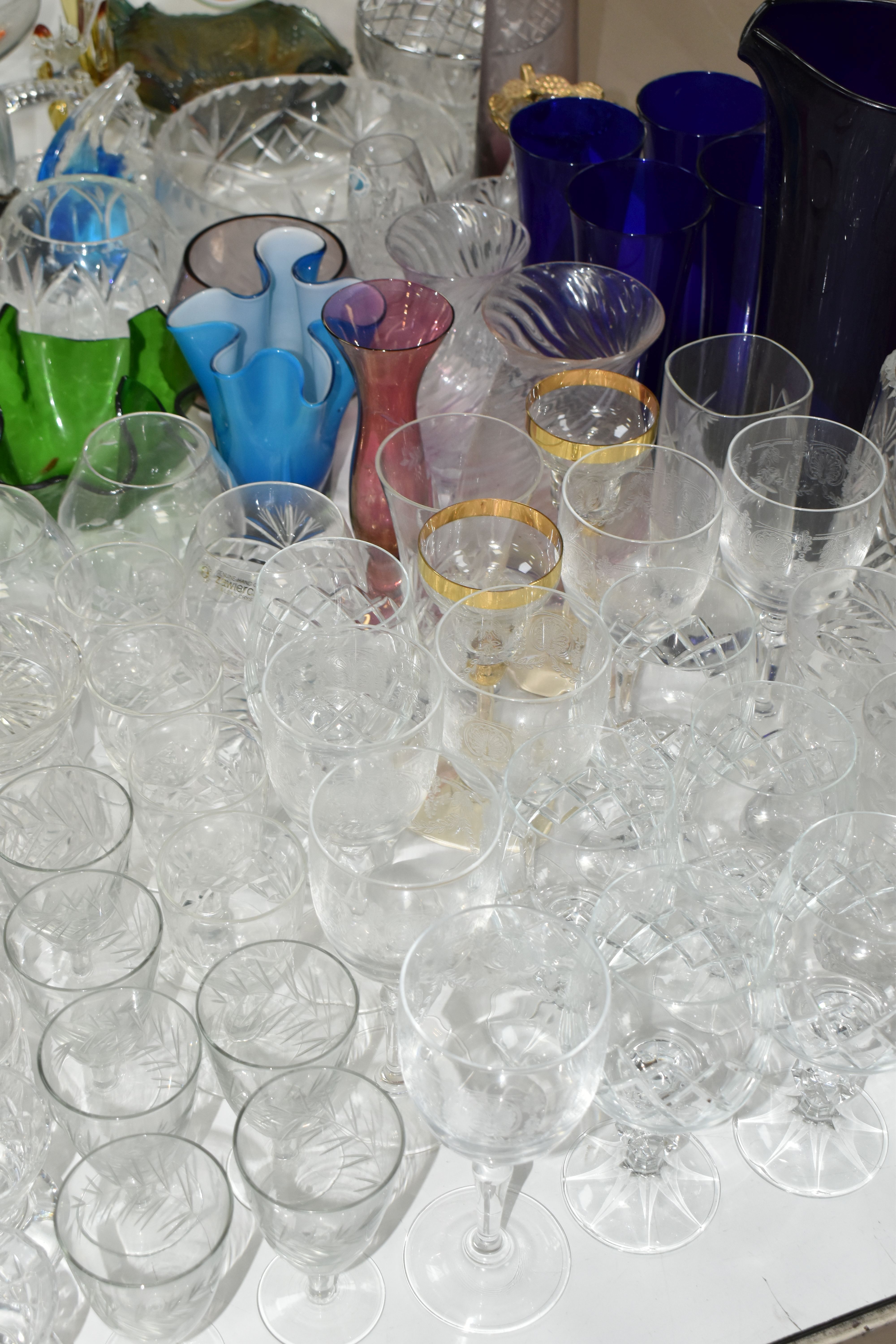 A QUANTITY OF GLASS WARE, to include a selection of drinking glasses and other crystal items by - Image 9 of 9