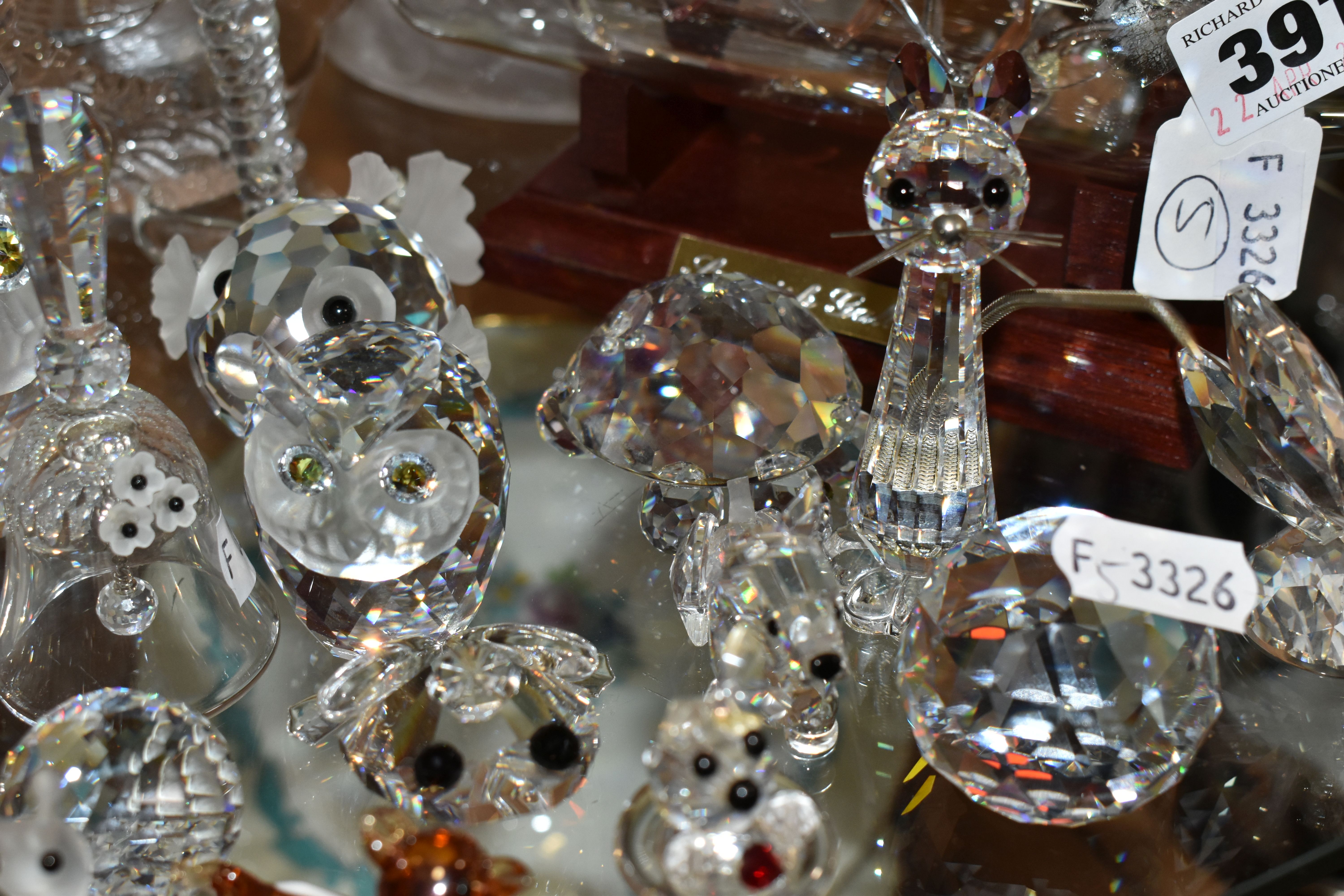 A COLLECTION OF SWAROVSKI CRYSTAL AND OTHER DECORATIVE GLASS WARE, Swarovski figures to include - Image 14 of 14