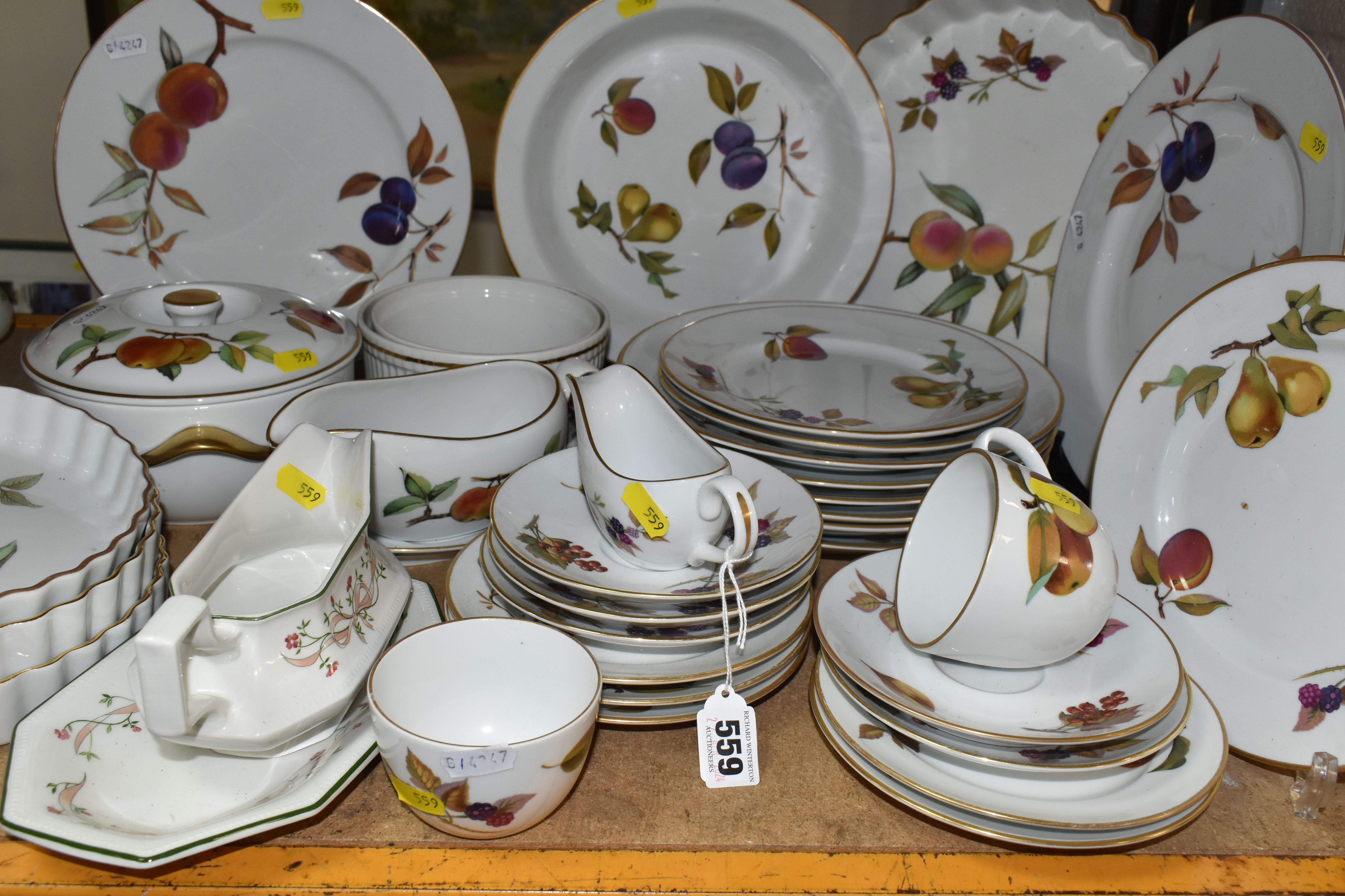 A QUANTITY OF ROYAL WORCESTER 'EVESHAM' DESIGN OVEN TO TABLEWARE, comprising three flan dishes, a - Image 3 of 5