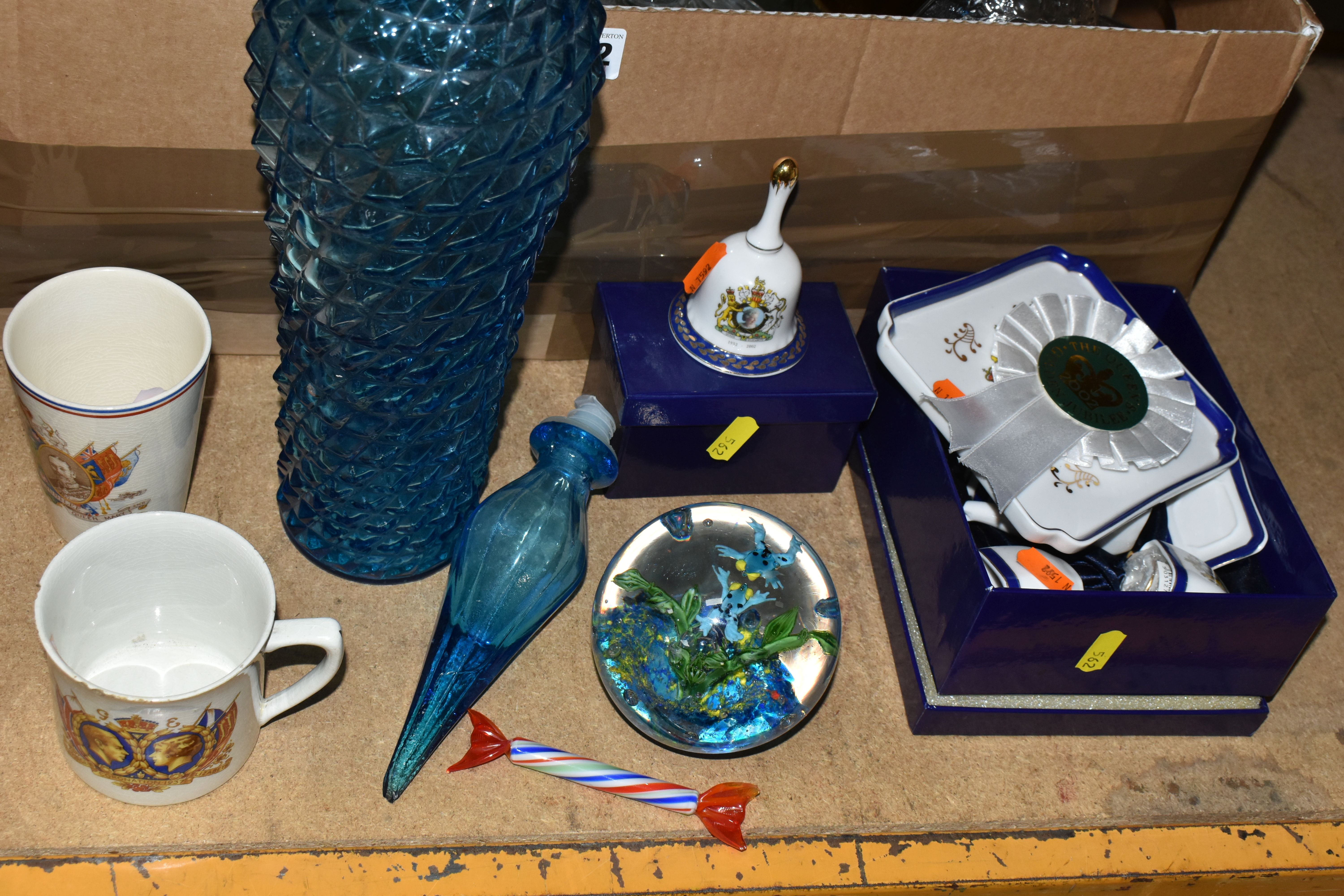 FOUR BOXES OF CERAMICS AND GLASSWARE, to include a turquoise Genie bottle (chipped stopper), Royal - Bild 4 aus 13