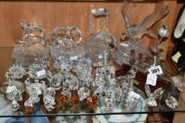 A COLLECTION OF SWAROVSKI CRYSTAL AND OTHER DECORATIVE GLASS WARE, Swarovski figures to include
