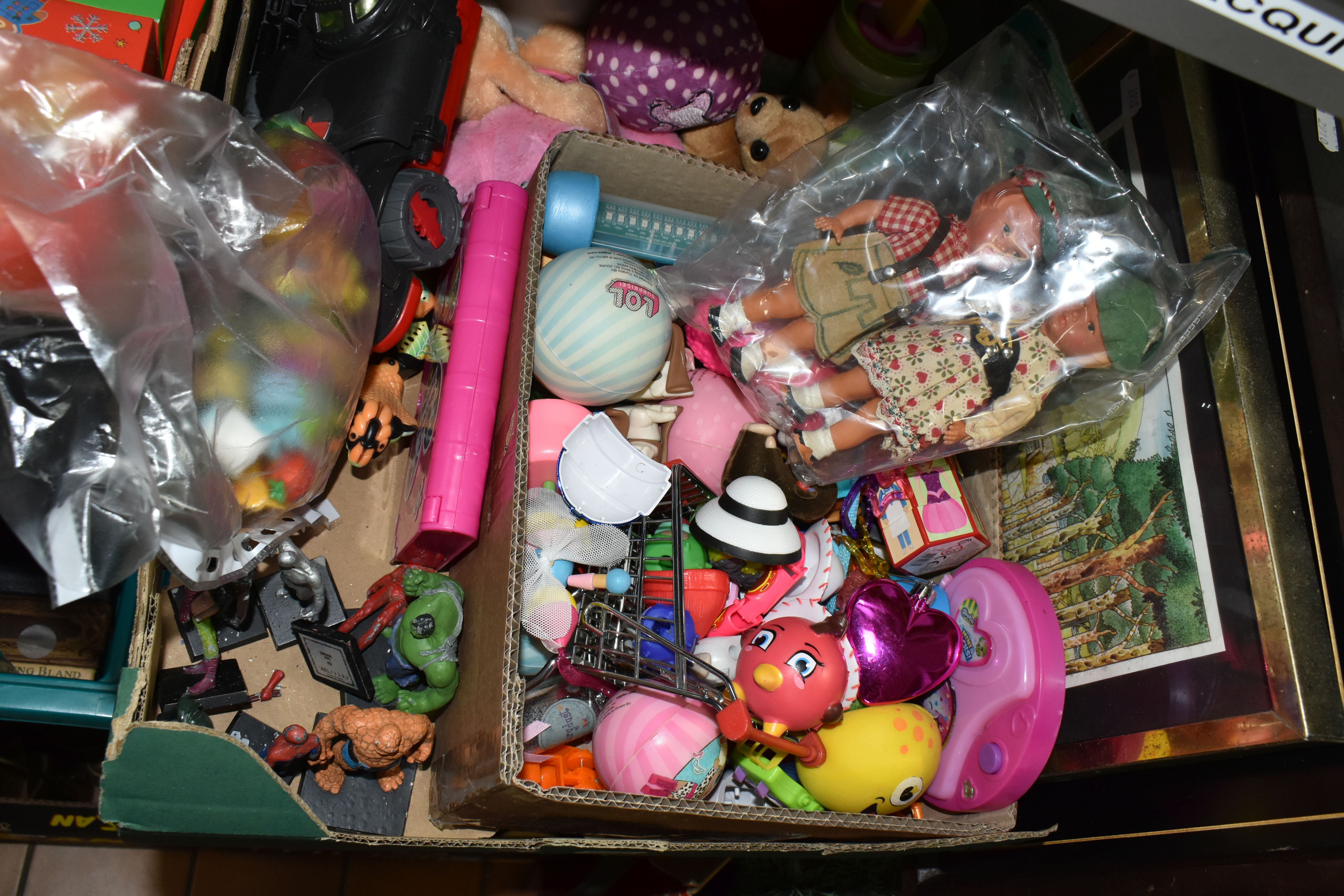 THREE BOXES AND LOOSE TOYS, GAMES, BOOKS, SEWING MACHINE AND SUNDRY ITEMS, to include a Tunbridge - Image 2 of 10