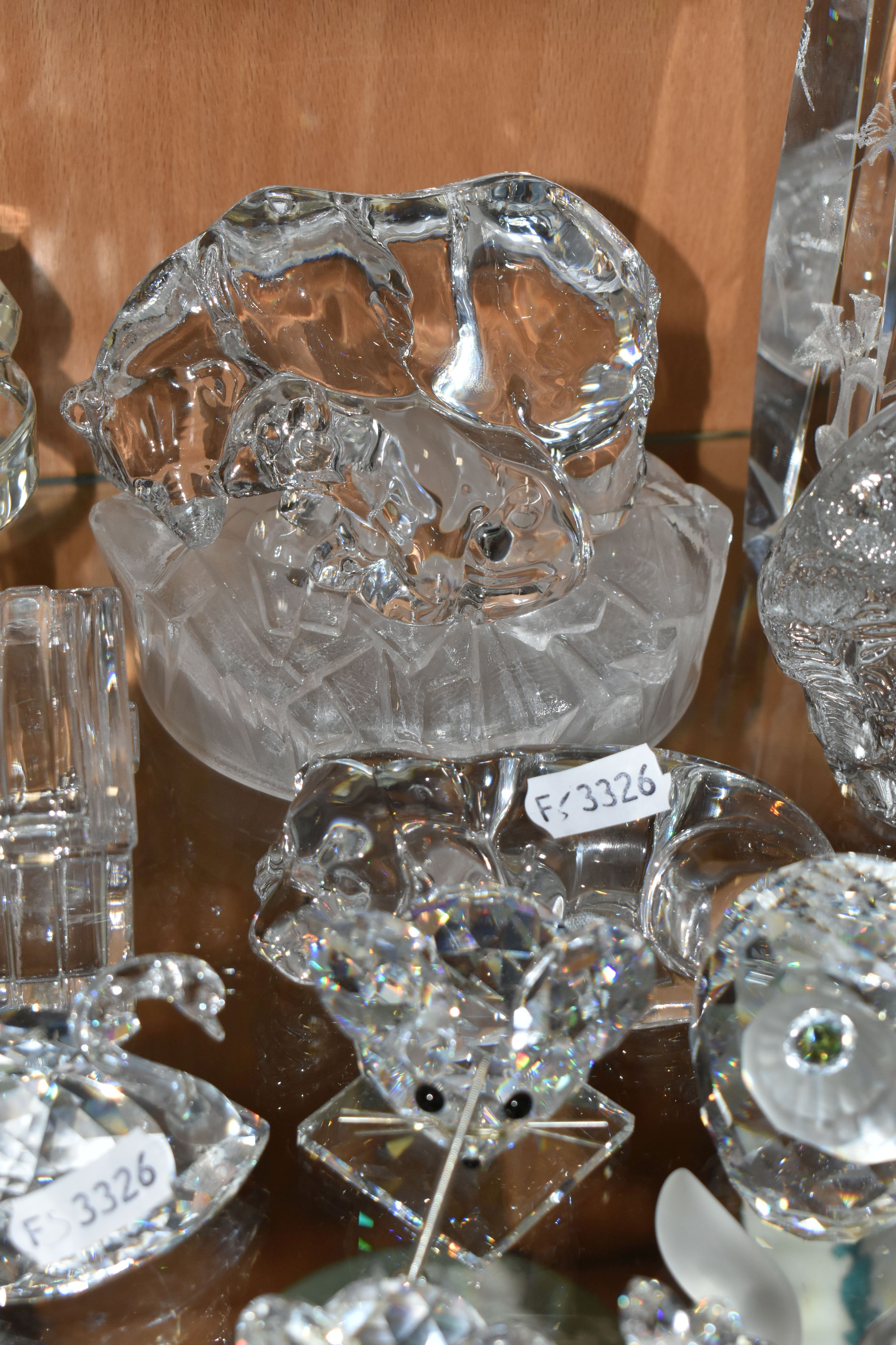 A COLLECTION OF SWAROVSKI CRYSTAL AND OTHER DECORATIVE GLASS WARE, Swarovski figures to include - Image 12 of 14