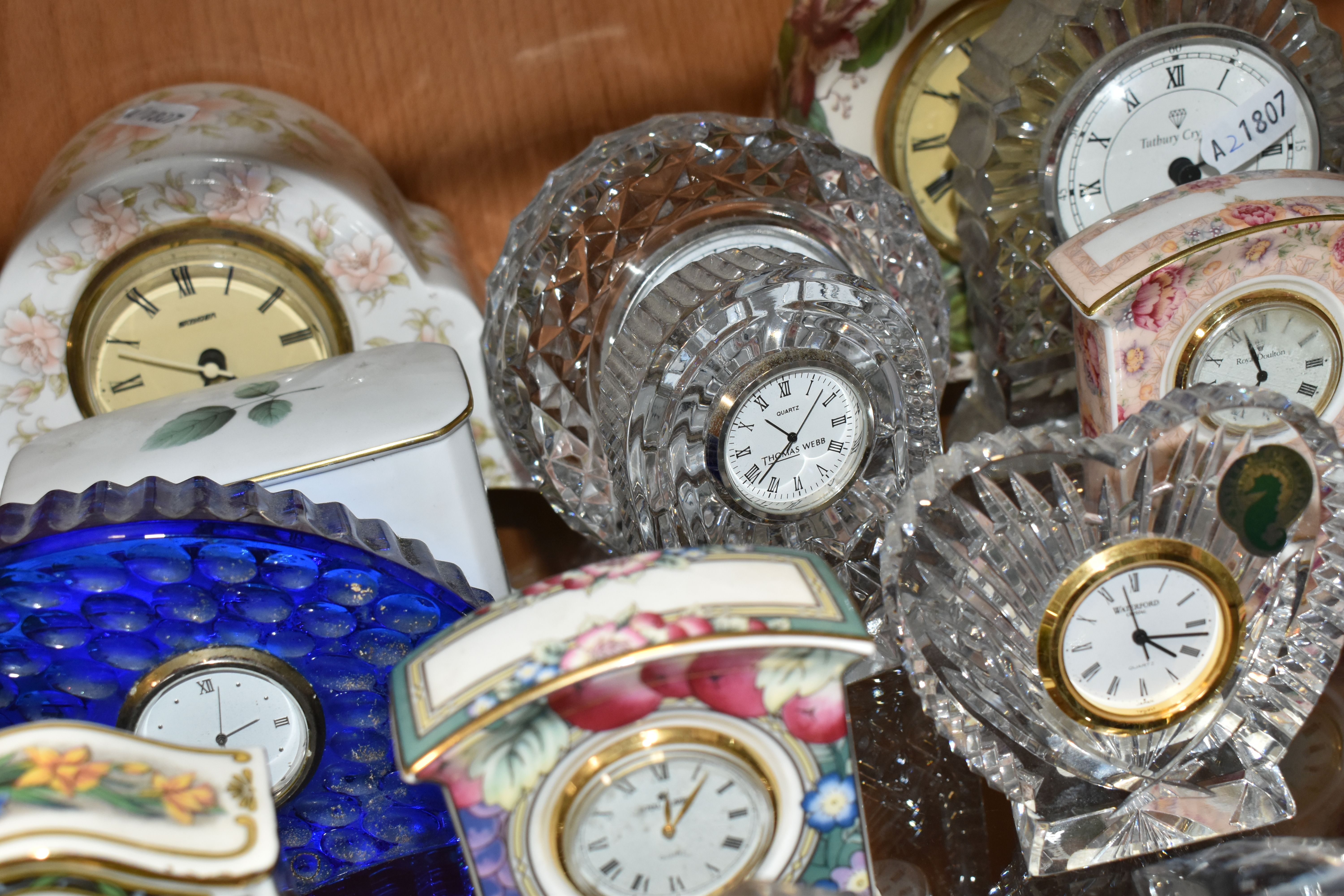 TWENTY EIGHT ROYAL DOULTON, WATERFORD, CAITHNESS AND OTHER GIFTWARE QUARTZ CLOCKS, including Royal - Image 7 of 8