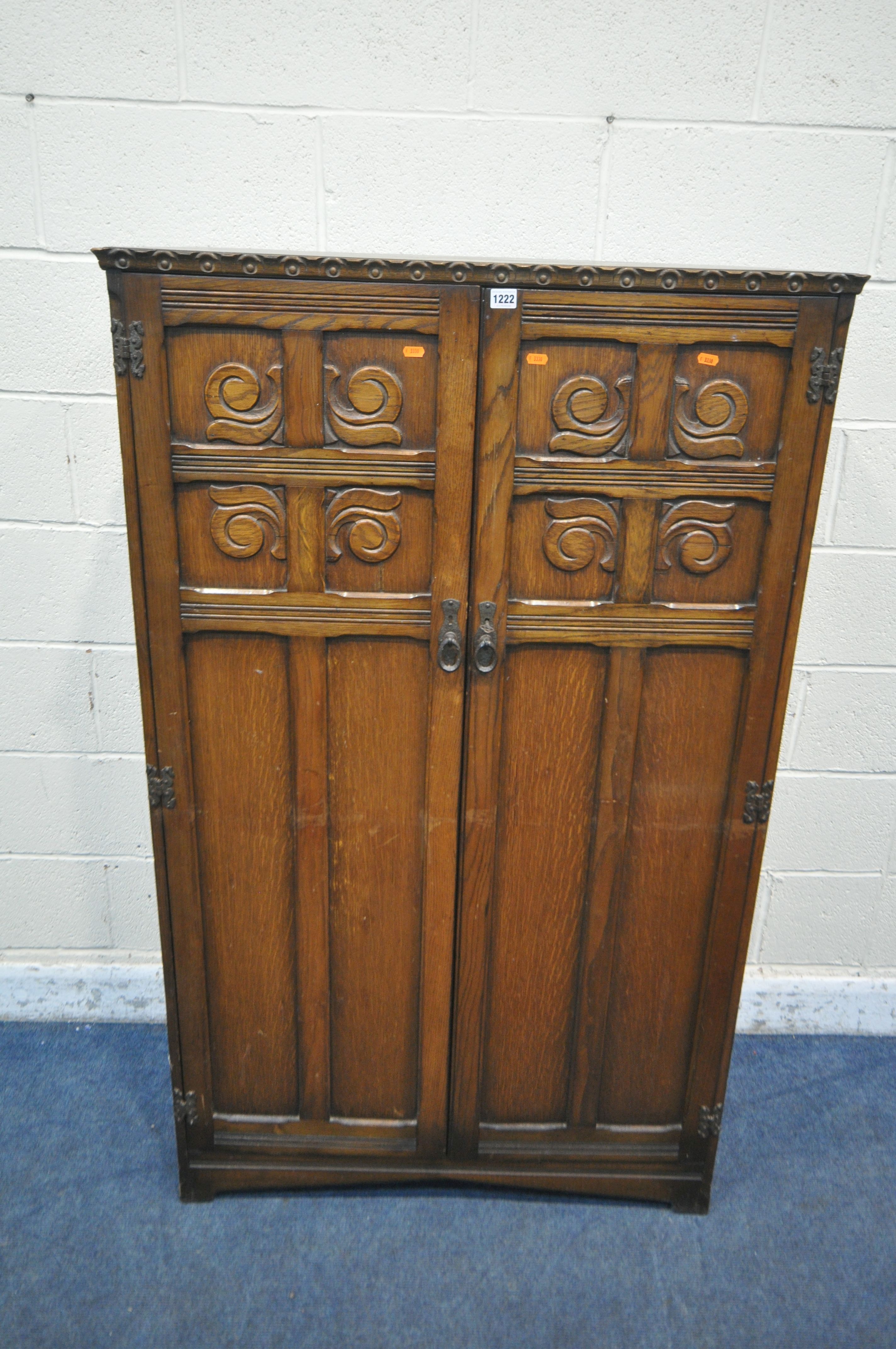 A 20TH CENTURY OAK GENTLEMAN'S WARDROBE, the double doors enclosing a fitted interior, width 94cm
