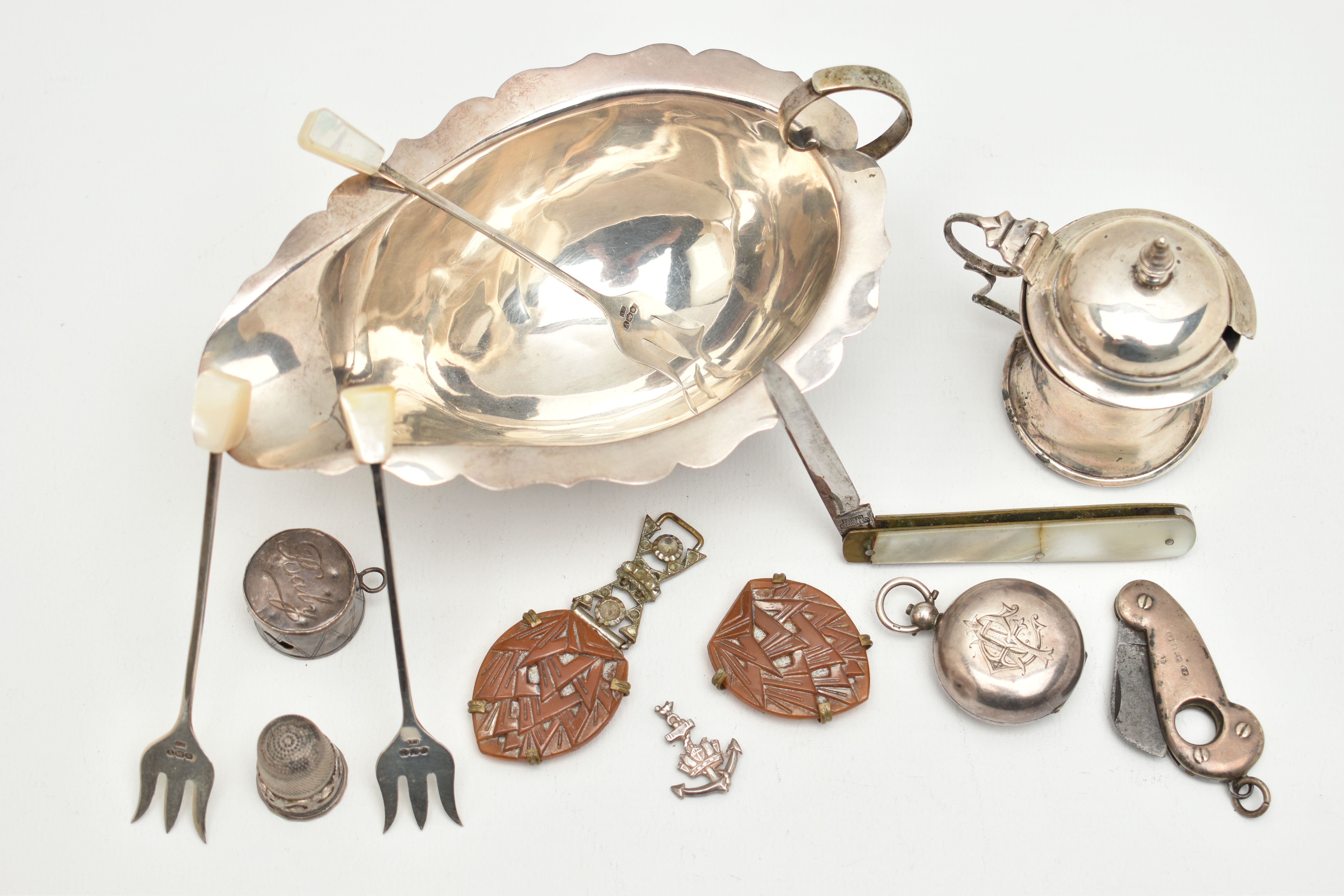 A SELECTION OF SILVER ITEMS, to include a gravy boat, with wavy rim, raised on three cabriole legs - Image 2 of 5