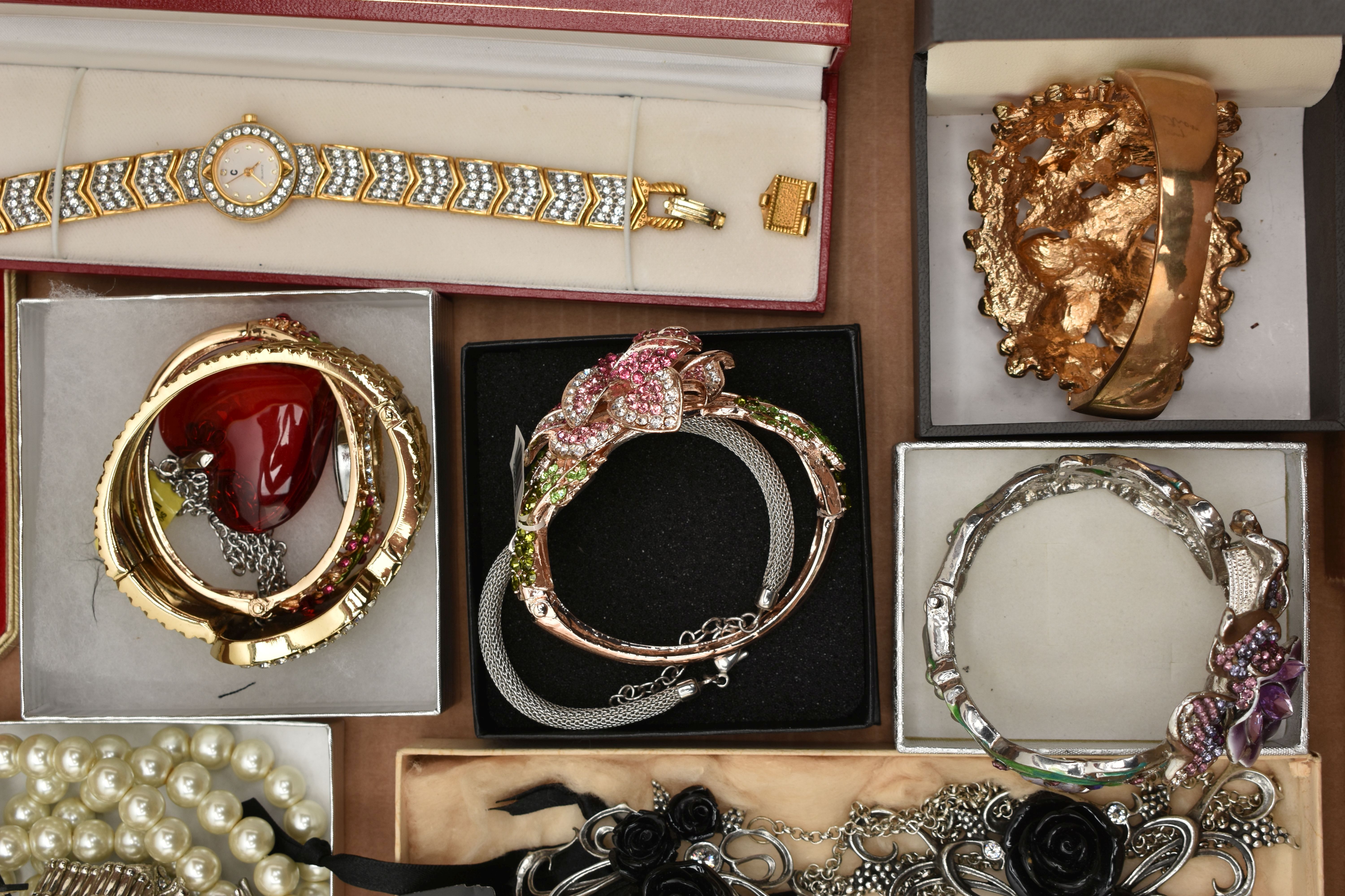 A LARGE BOX OF ASSORTED COSTUME JEWELLERY, to include a long strand of cultured fresh water - Image 4 of 6