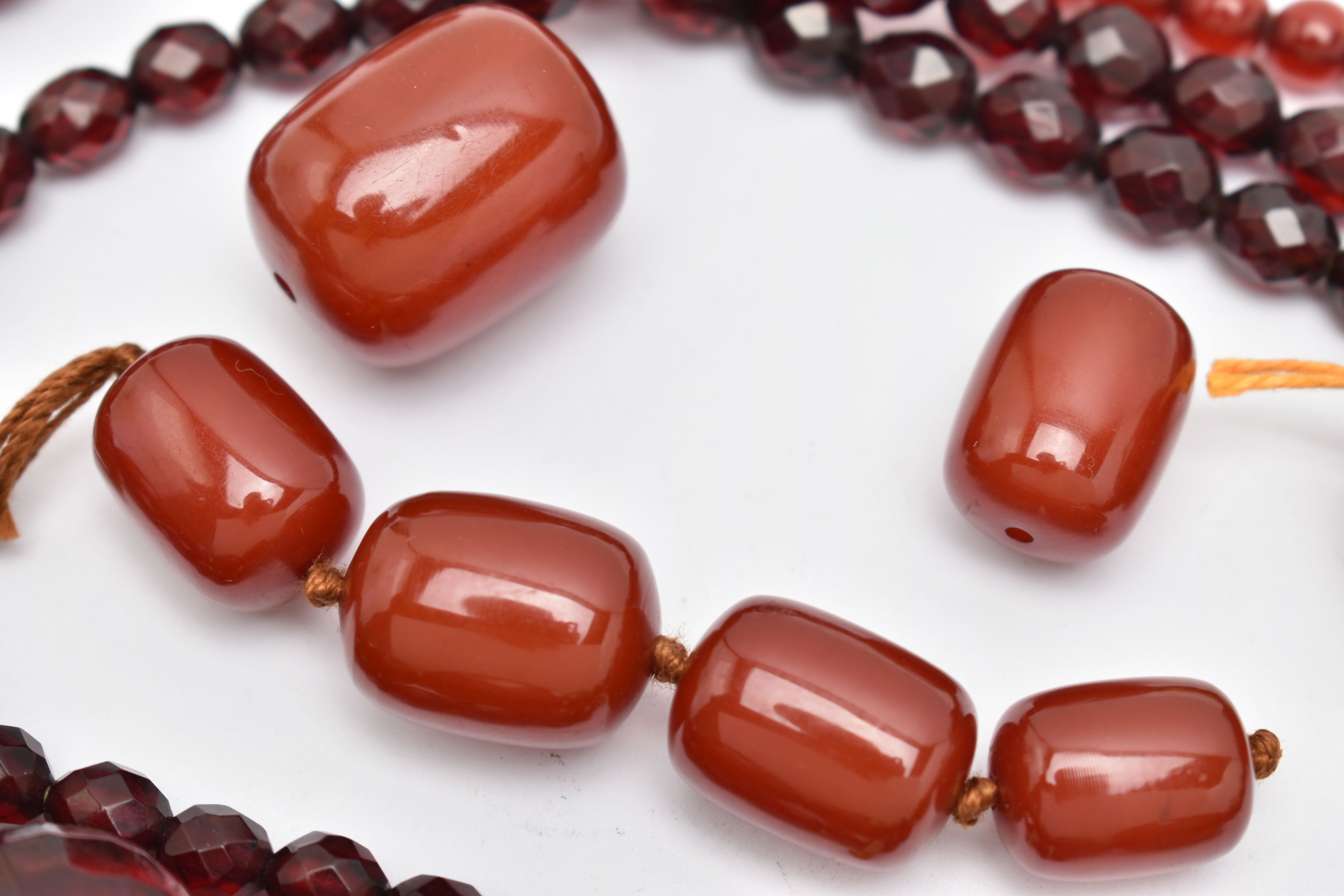 AN ASSORTMENT OF BAKELITE CHERRY AMBER BEADS, to include a necklace comprised of graduating - Image 6 of 6