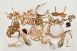 AN ASSORTED BAG OF YELLOW METAL JEWELLERY, to include earrings, pendants and chains, some stamped