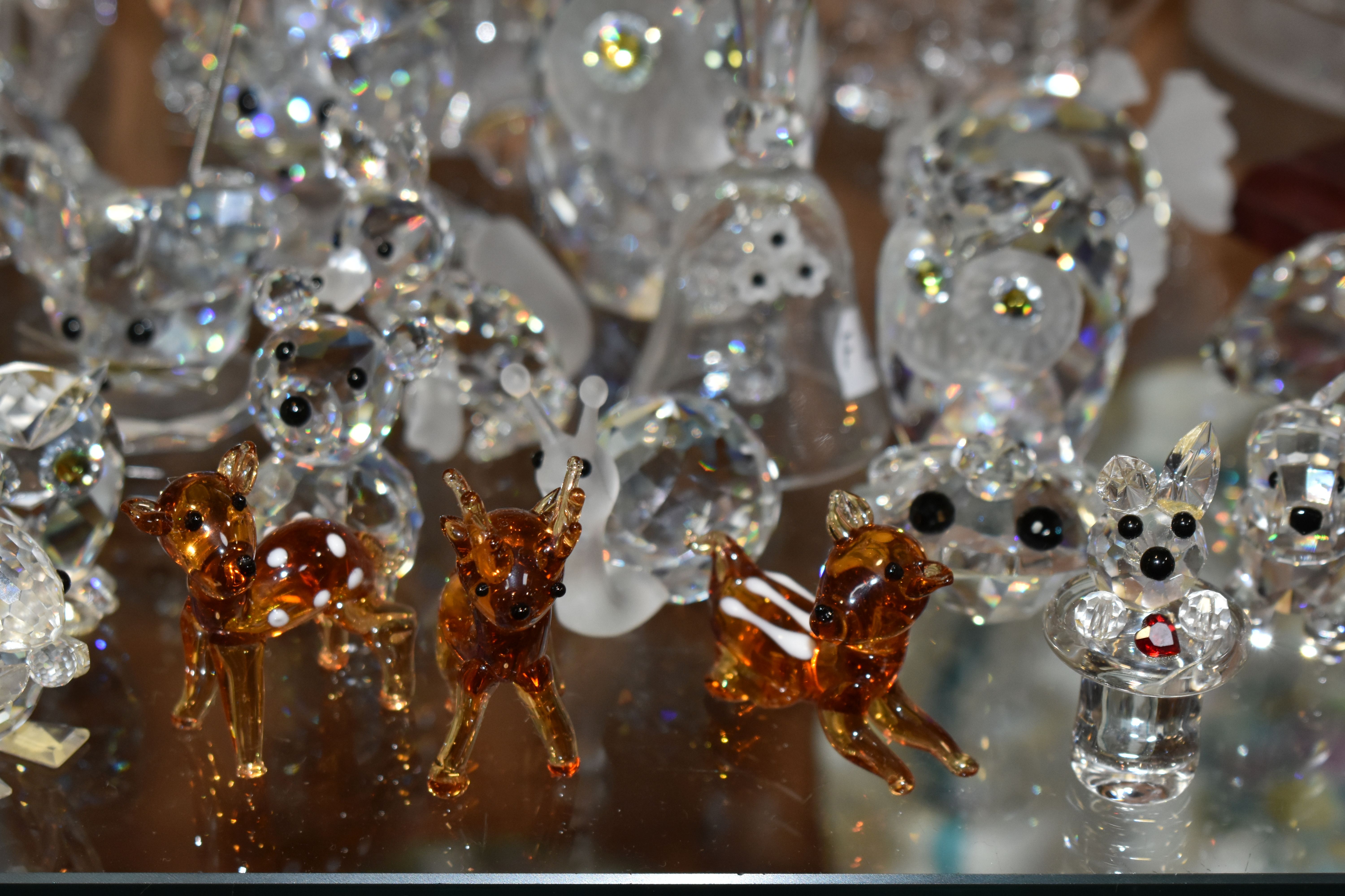 A COLLECTION OF SWAROVSKI CRYSTAL AND OTHER DECORATIVE GLASS WARE, Swarovski figures to include - Image 3 of 14