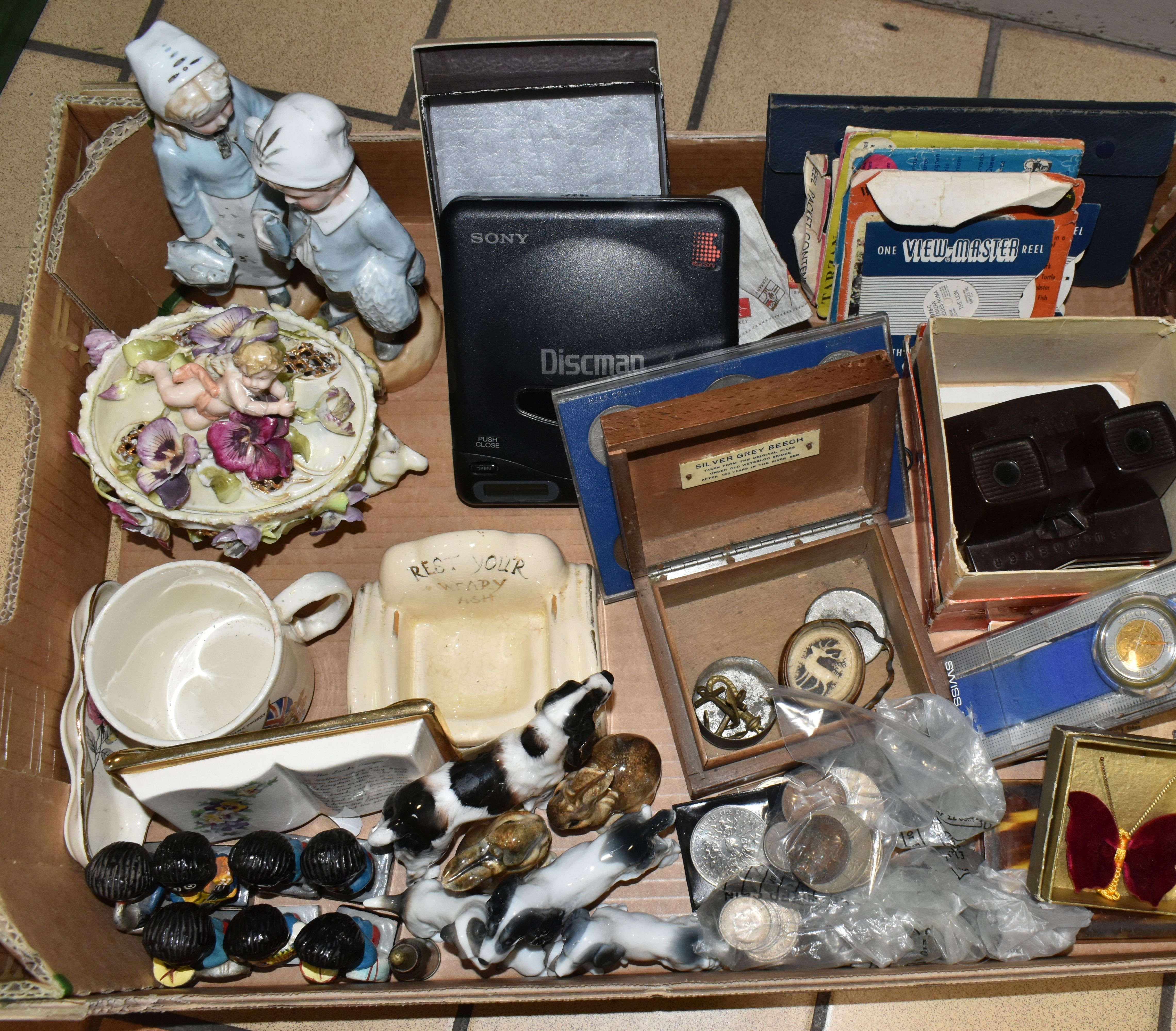 A BOX OF CERAMICS, COINS AND SUNDRY ITEMS, to include a pair of Eduard Klabena for