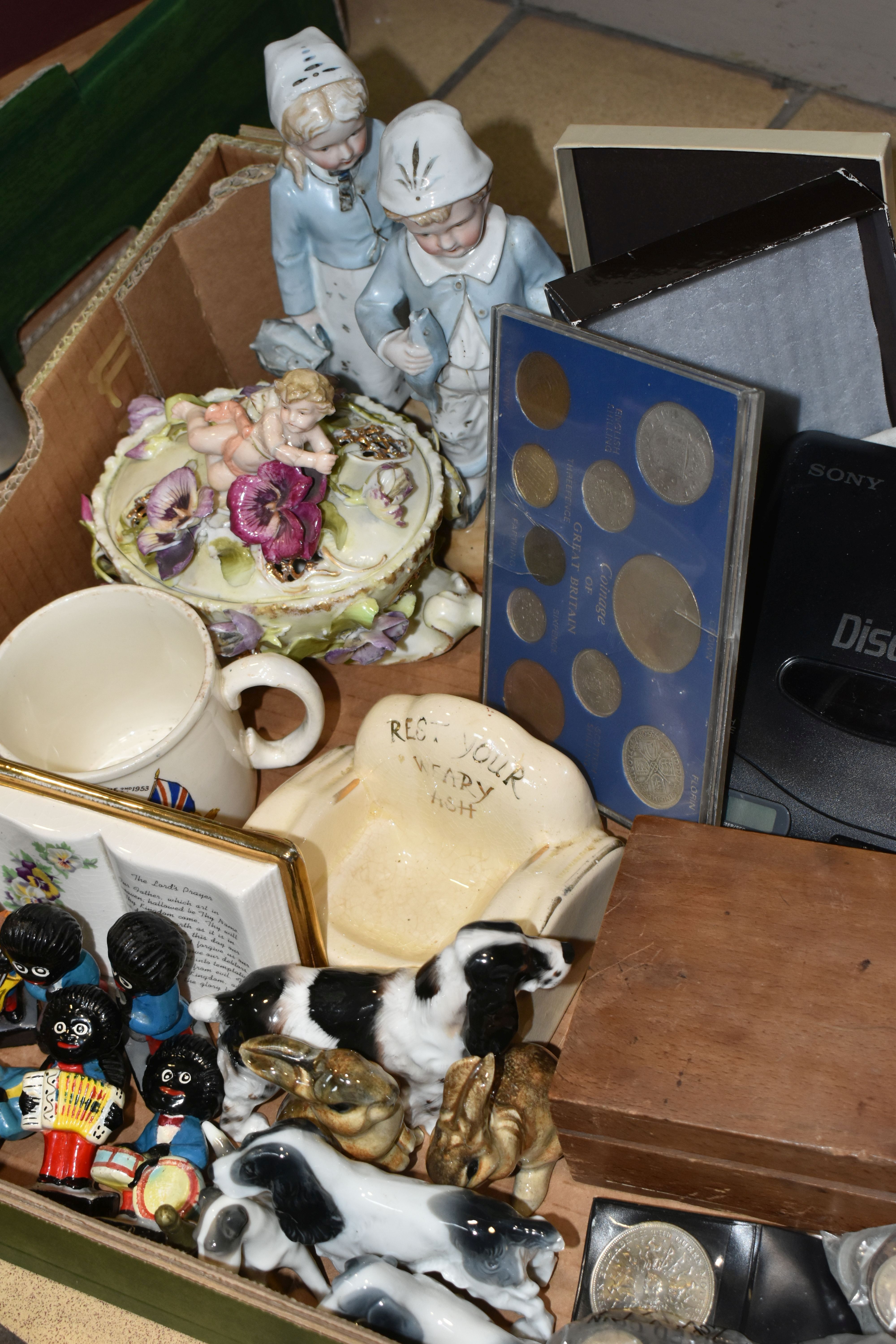 A BOX OF CERAMICS, COINS AND SUNDRY ITEMS, to include a pair of Eduard Klabena for - Image 6 of 7