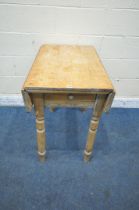 AN EARLY 20TH CENTURY PINE DROP LEAF TABLE, with a single frieze drawer, raised on turned legs, open