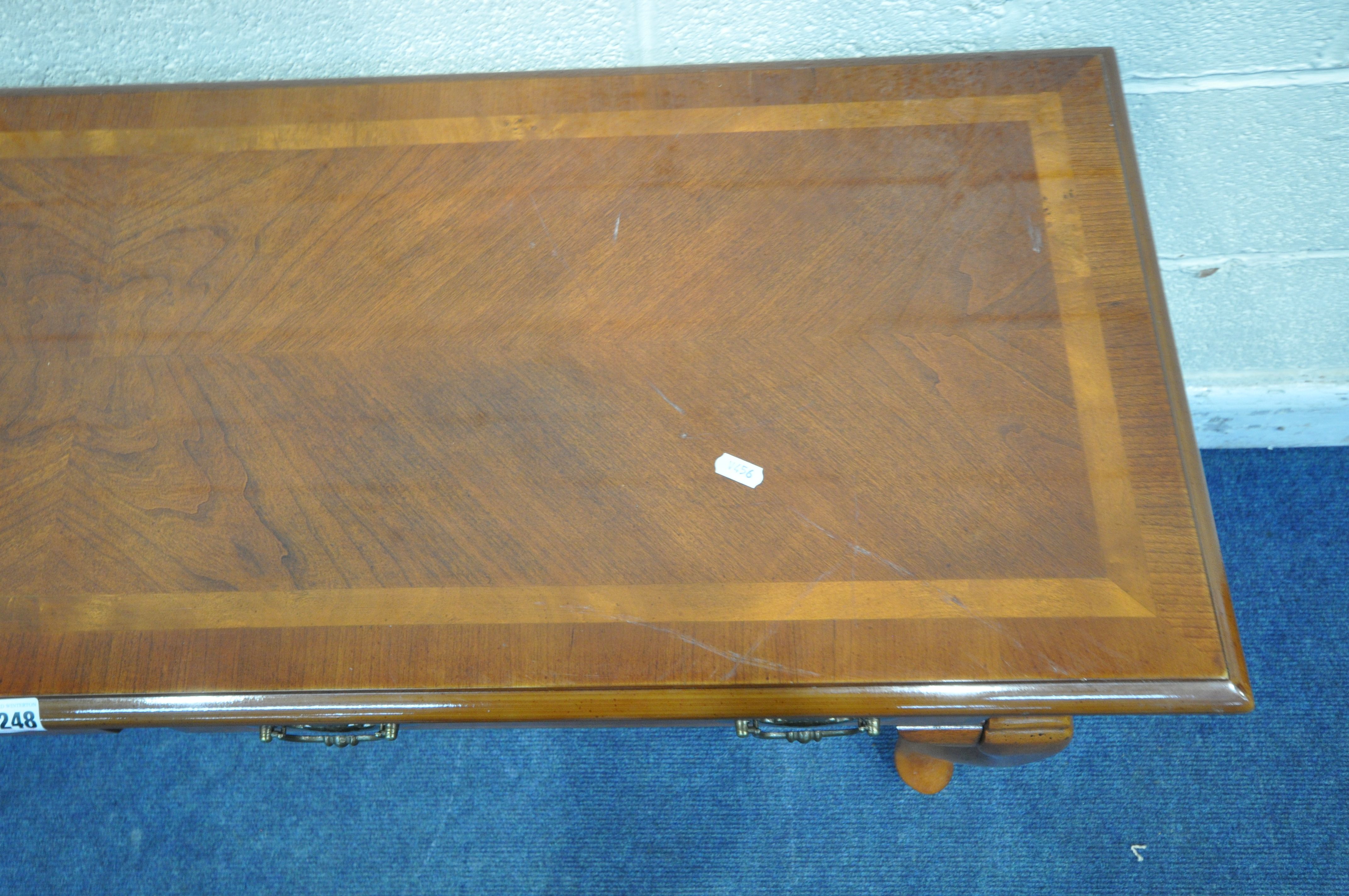 AN ITALIAN REPRODUCTION RECTANGULAR SIDE TABLE, with two frieze drawers, wavy apron, raised on - Image 3 of 5
