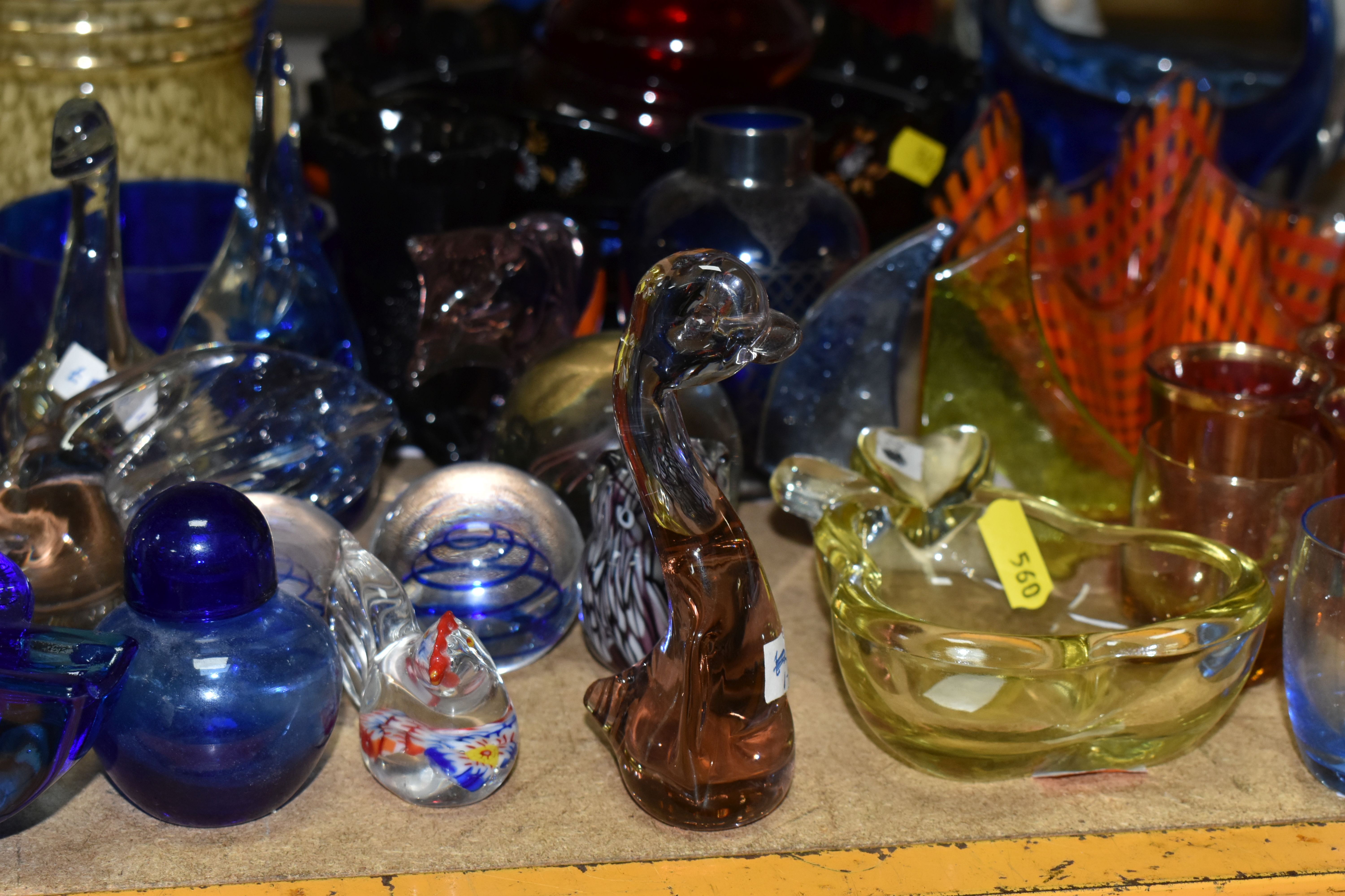 A GROUP OF COLOURED GLASSWARE, including assorted modern paperweights, a handkerchief vase, ashtrays - Image 4 of 9